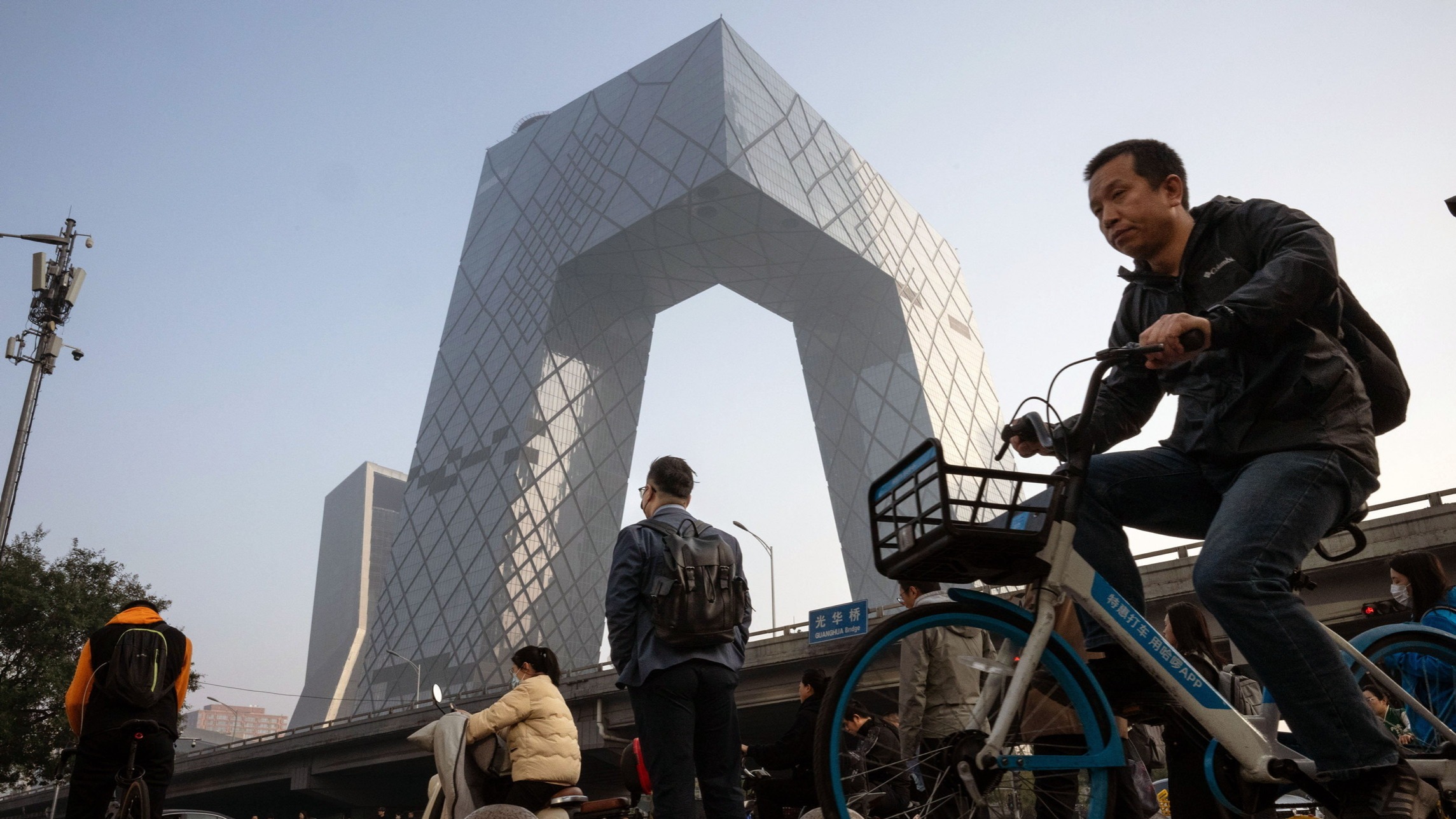 d1e00ek4ebabms.cloudfront.net image