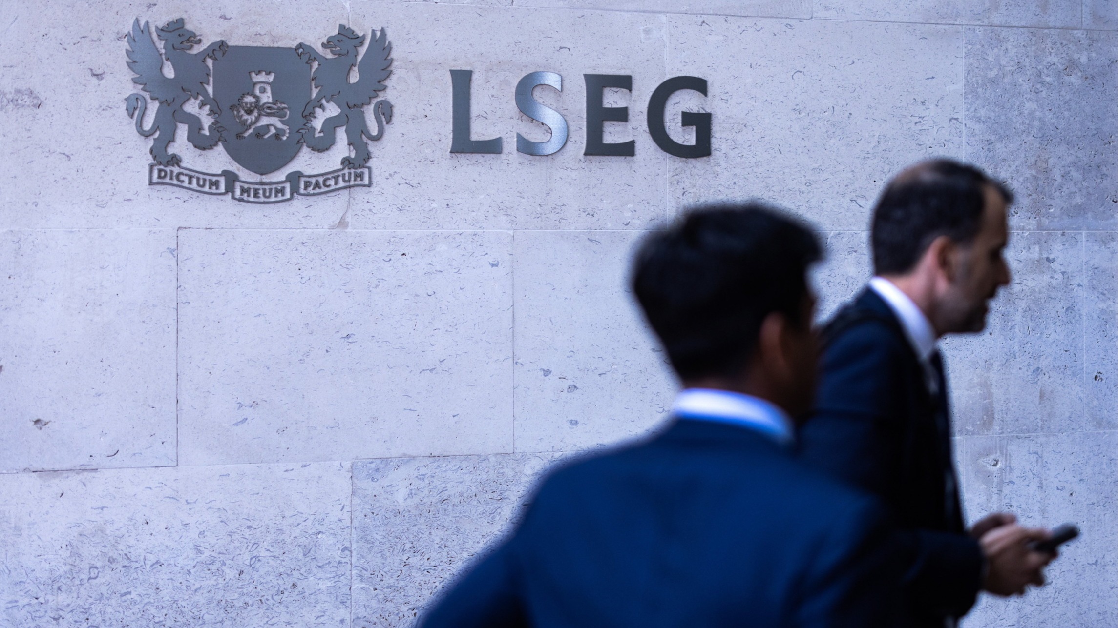 d1e00ek4ebabms.cloudfront.net image