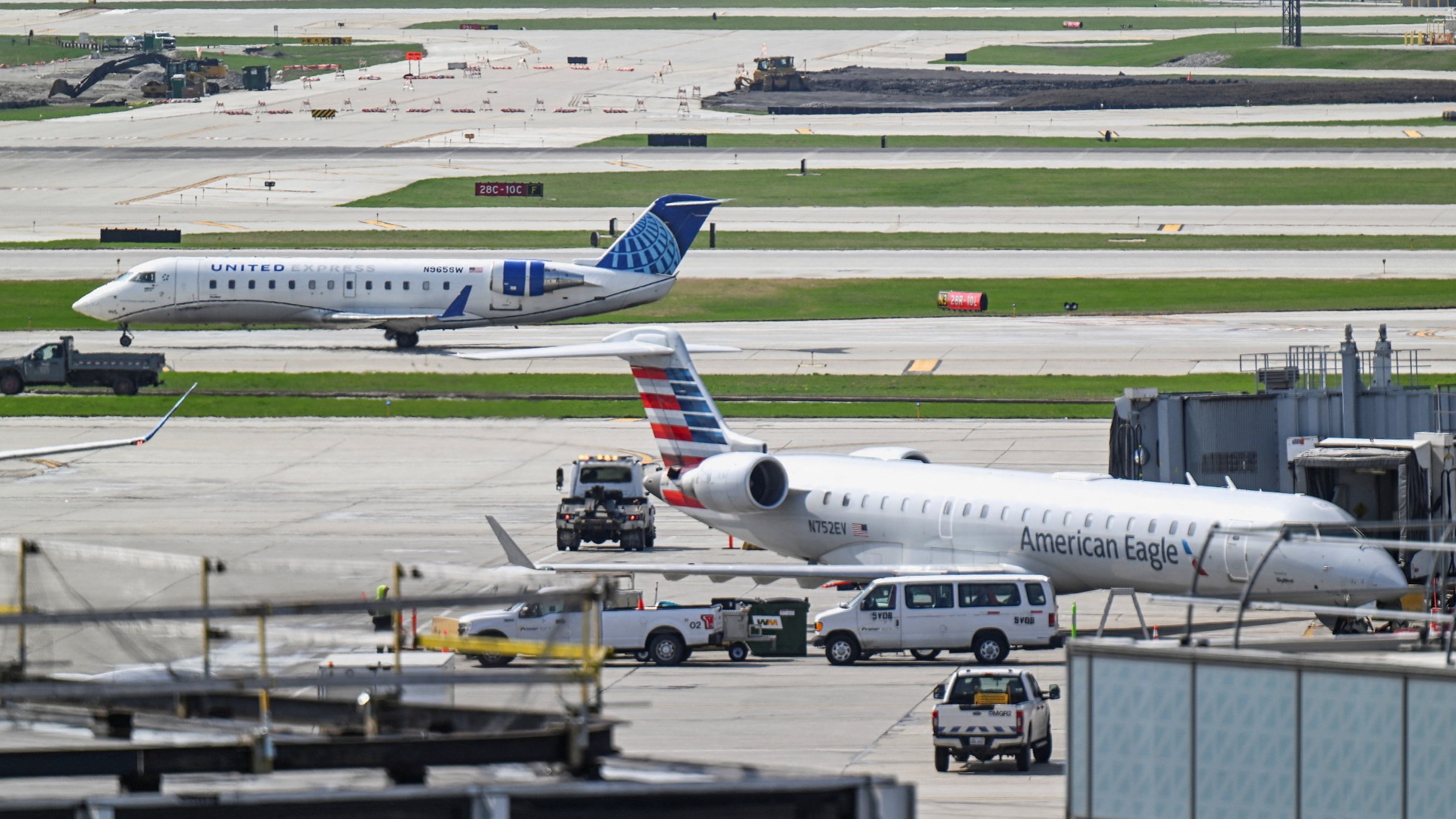 d1e00ek4ebabms.cloudfront.net image