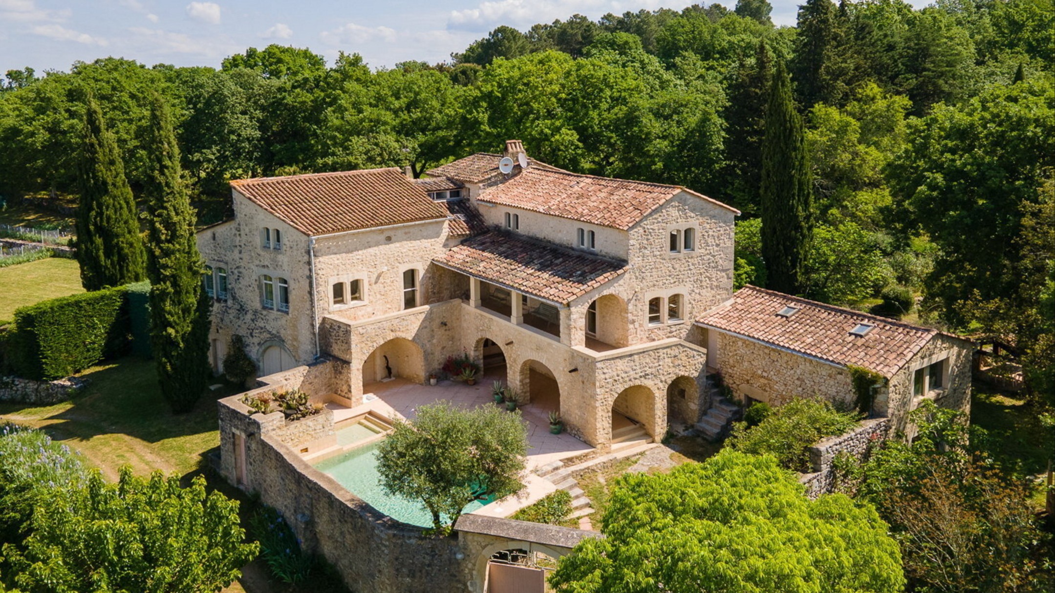 d1e00ek4ebabms.cloudfront.net image