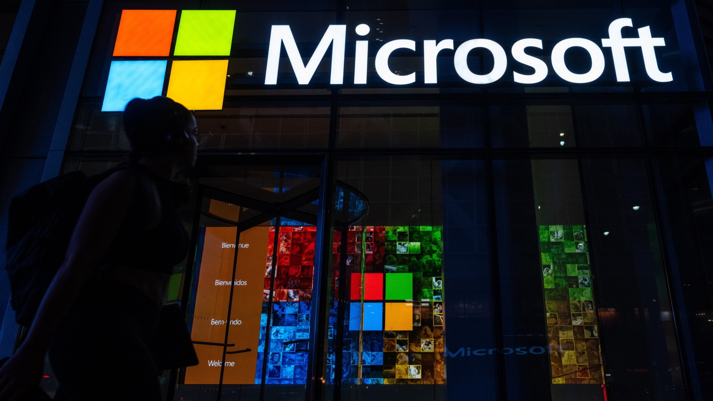 d1e00ek4ebabms.cloudfront.net image