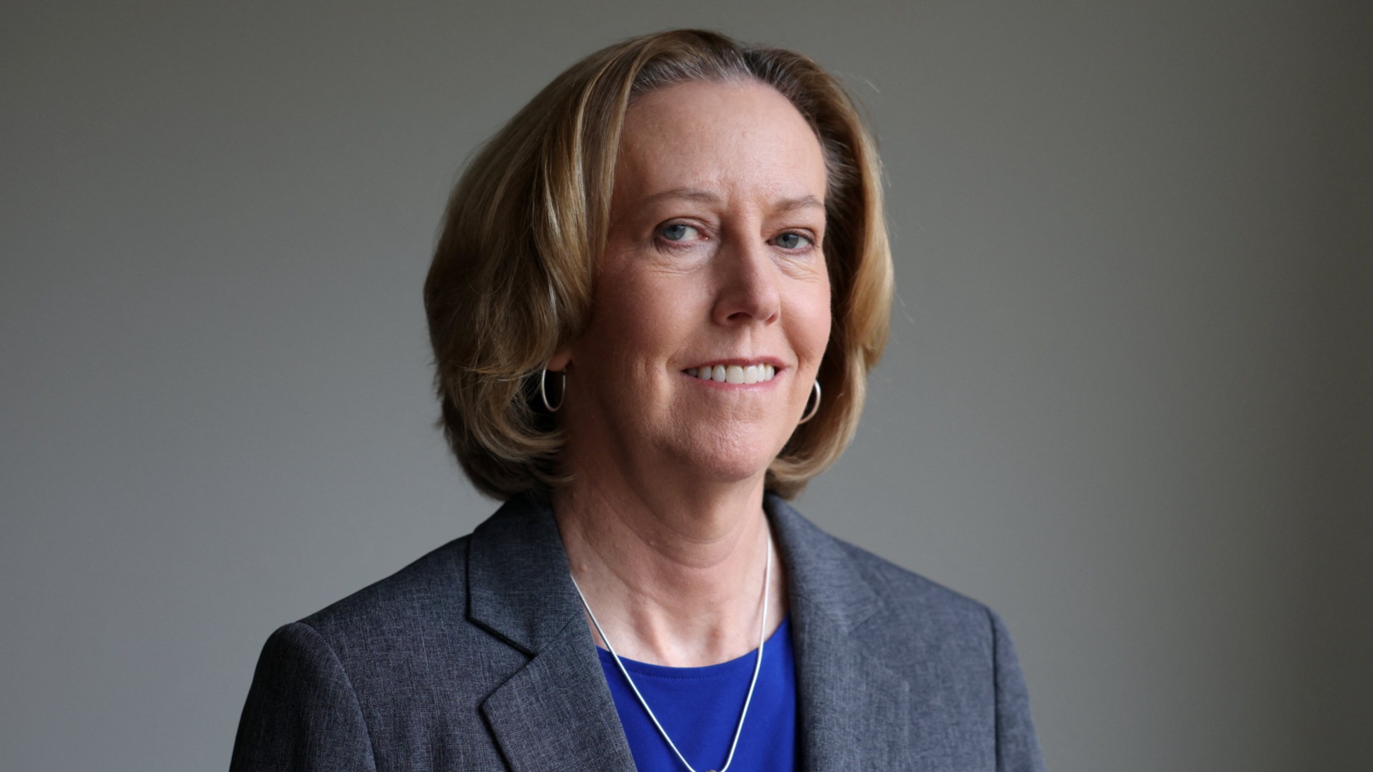 d1e00ek4ebabms.cloudfront.net image