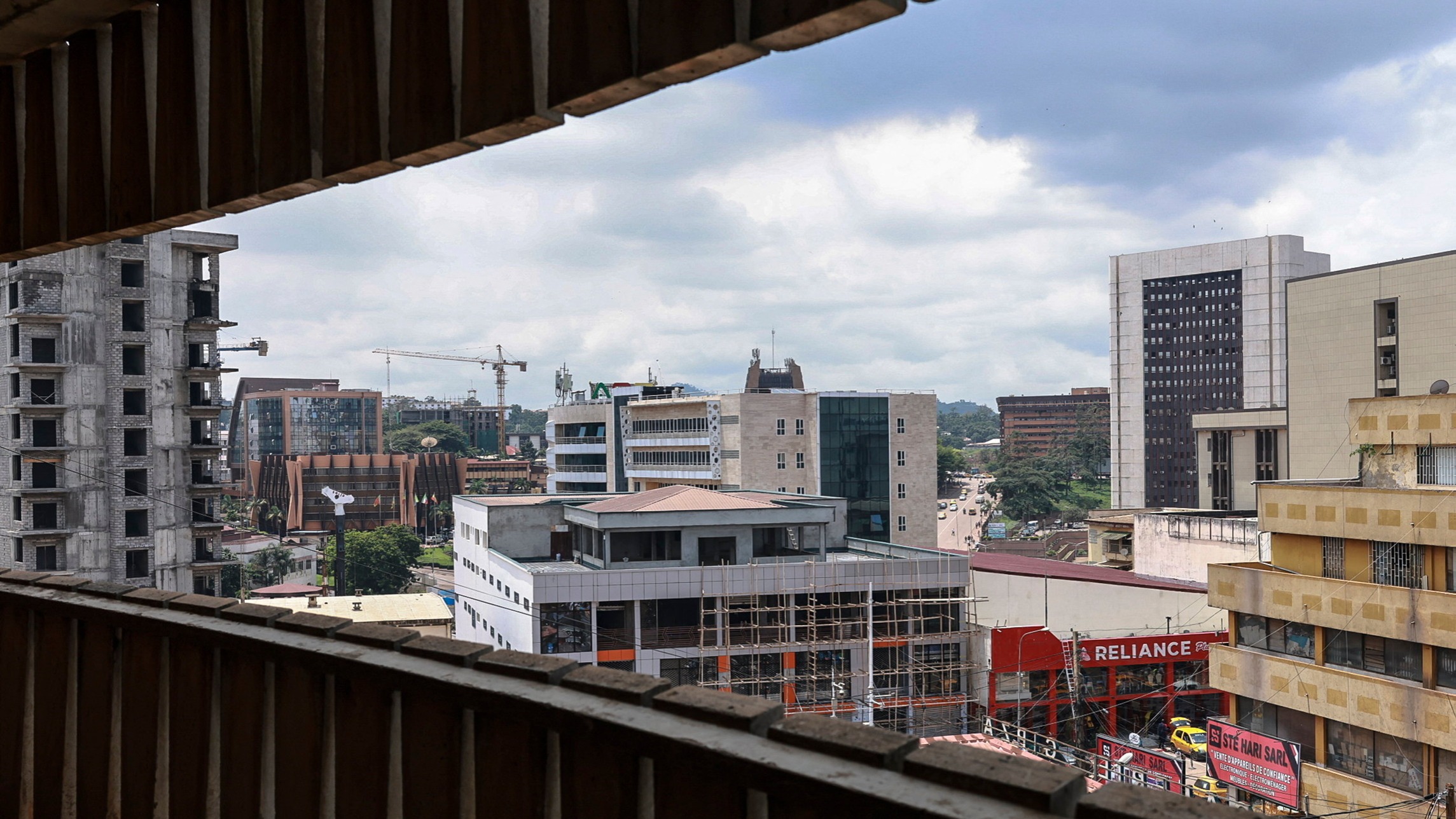 d1e00ek4ebabms.cloudfront.net image