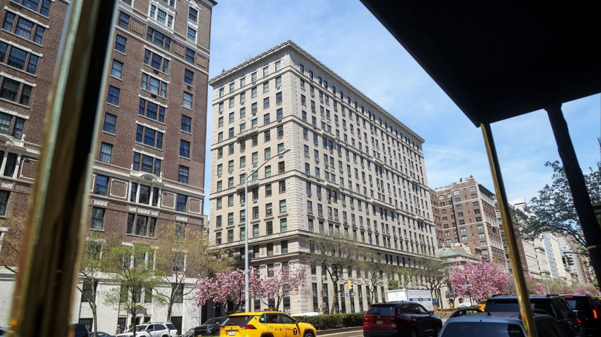 d1e00ek4ebabms.cloudfront.net image