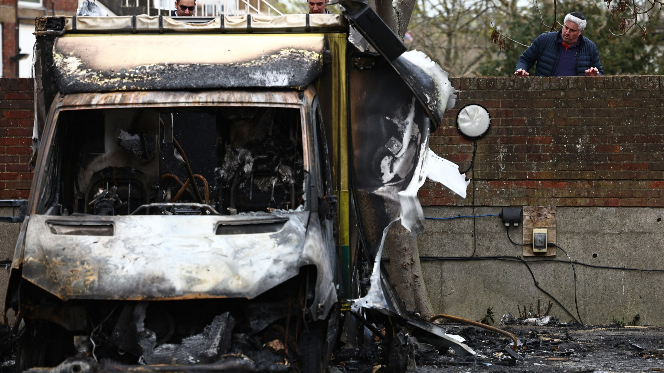 d1e00ek4ebabms.cloudfront.net image