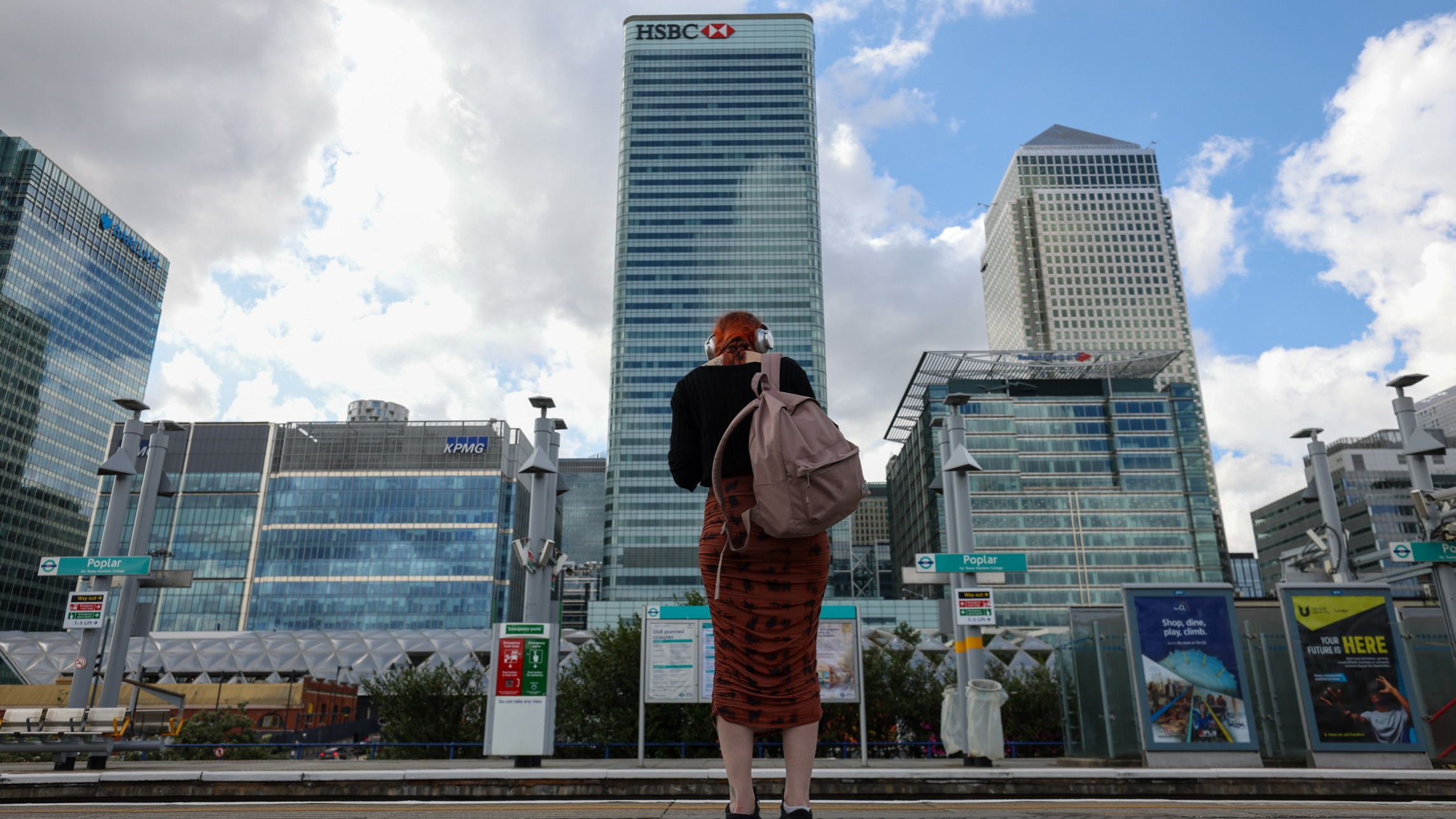 d1e00ek4ebabms.cloudfront.net image