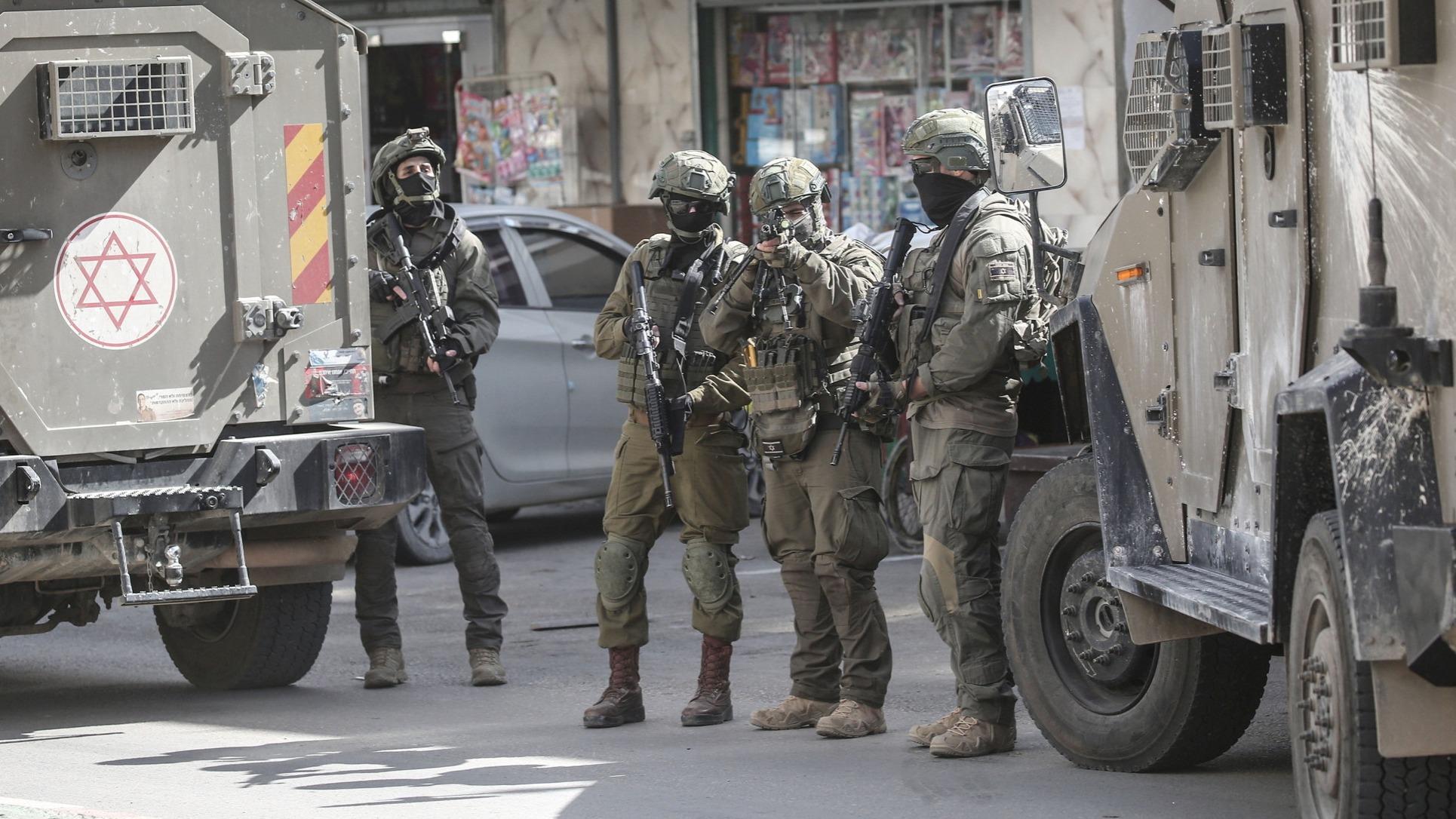 d1e00ek4ebabms.cloudfront.net image