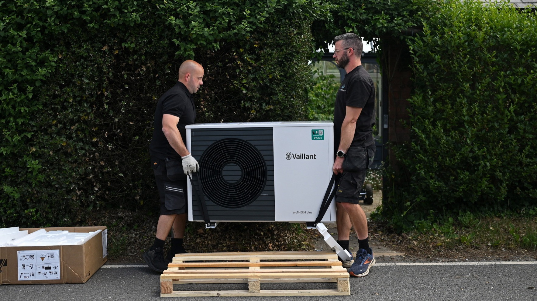 UK ministers consider electricity bill discounts for heat pump owners