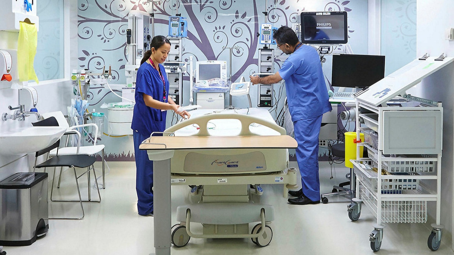 Private hospitals to be paid £10bn to ease NHS waiting lists | Financial  Times