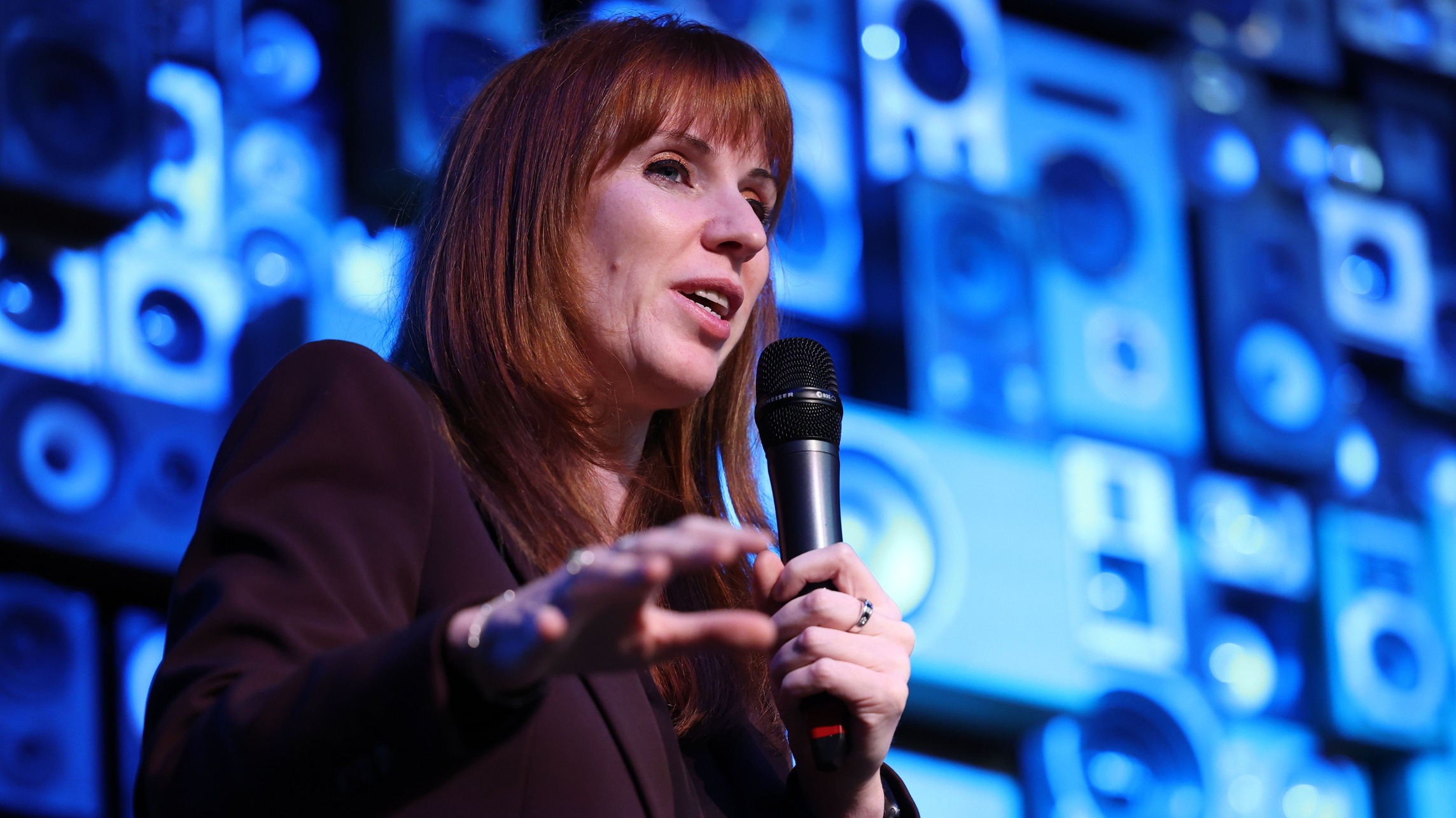 d1e00ek4ebabms.cloudfront.net image