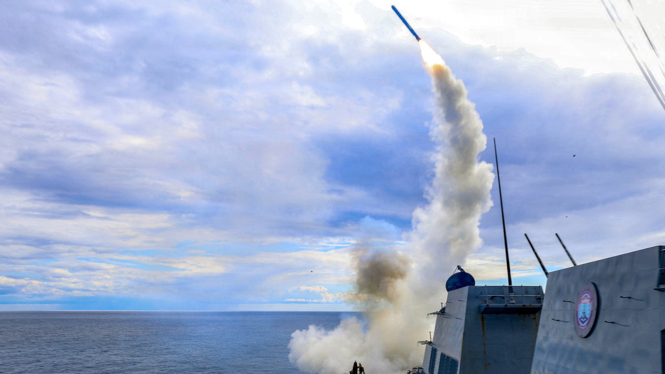 d1e00ek4ebabms.cloudfront.net image