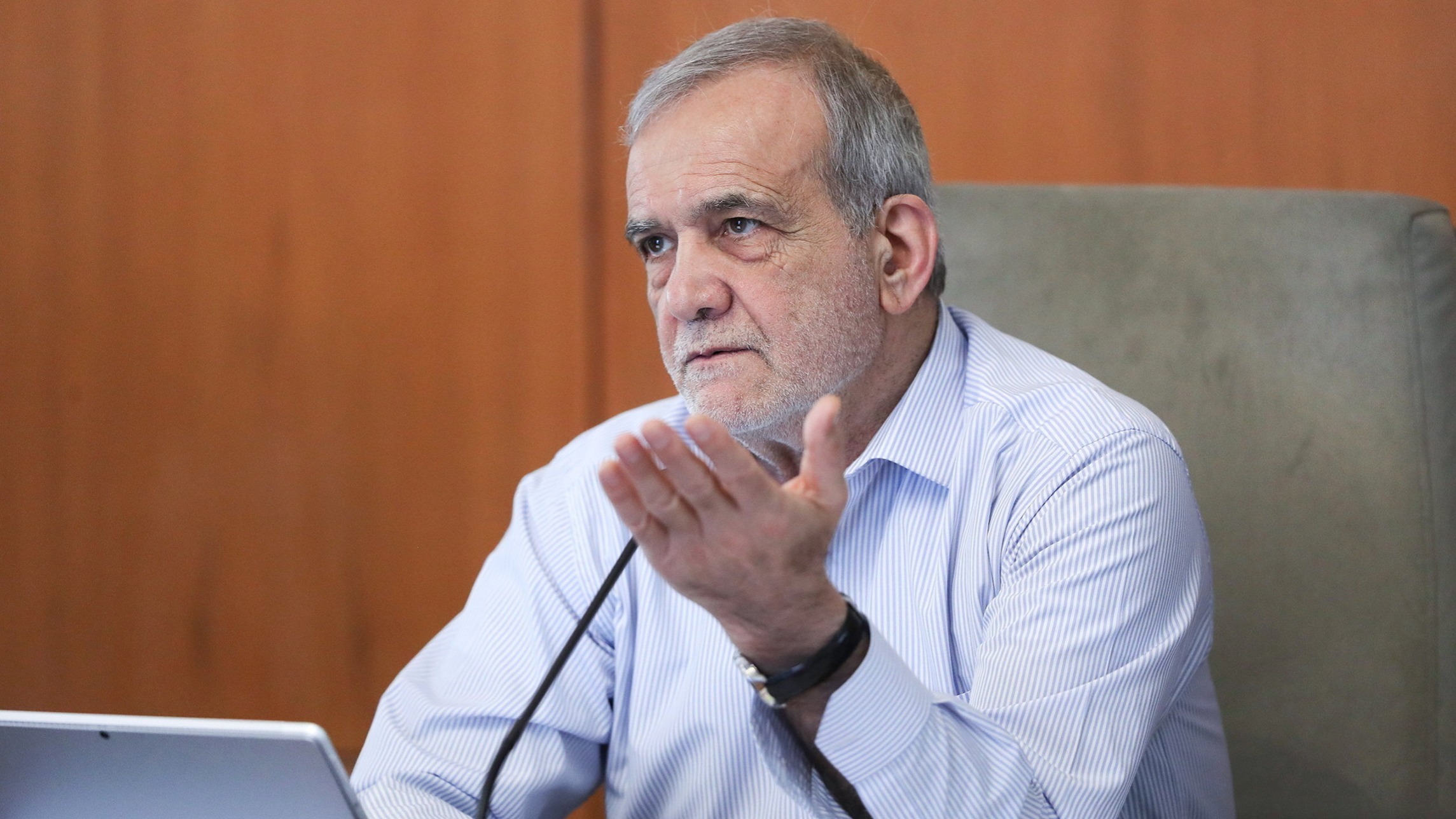 d1e00ek4ebabms.cloudfront.net image