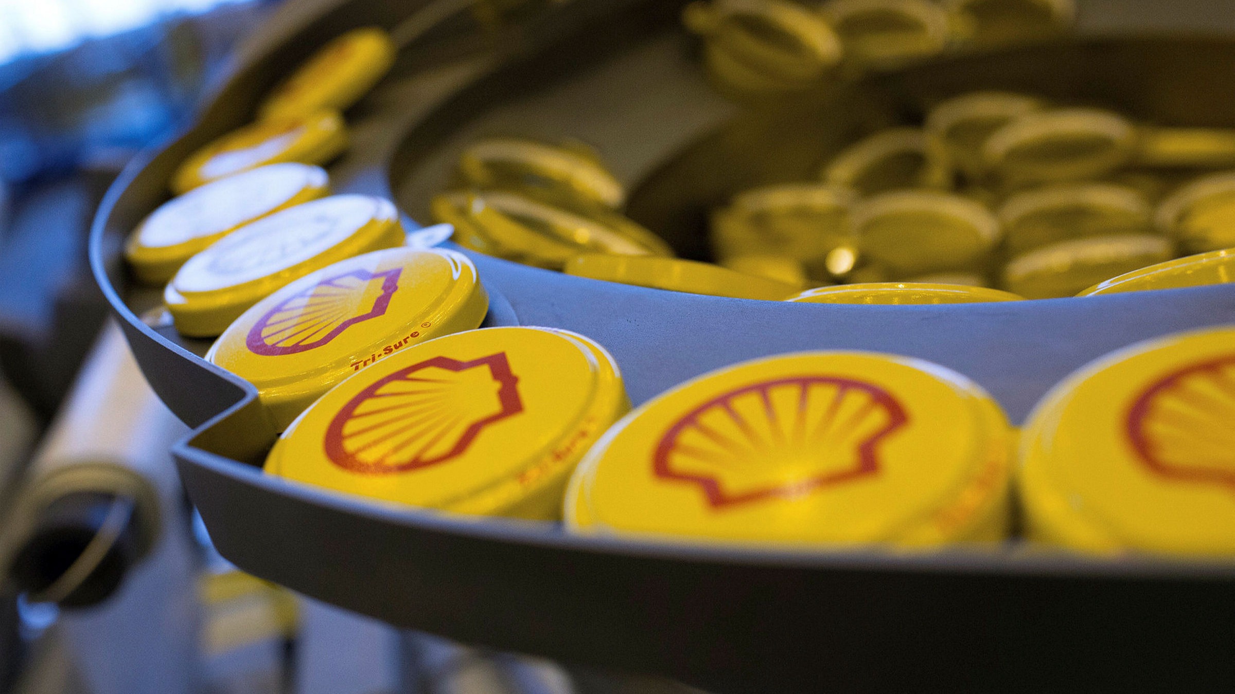 Dutch government rushes to keep Shell in Netherlands | Financial Times
