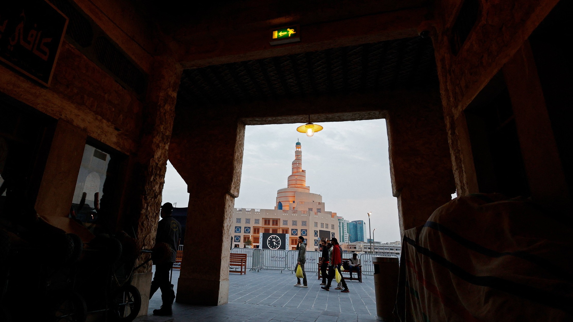 d1e00ek4ebabms.cloudfront.net image