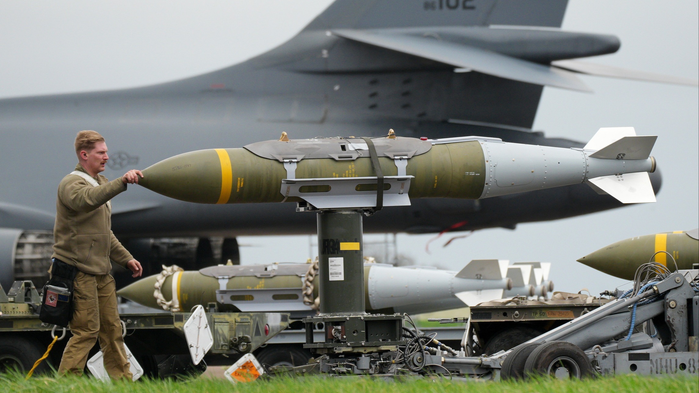 d1e00ek4ebabms.cloudfront.net image