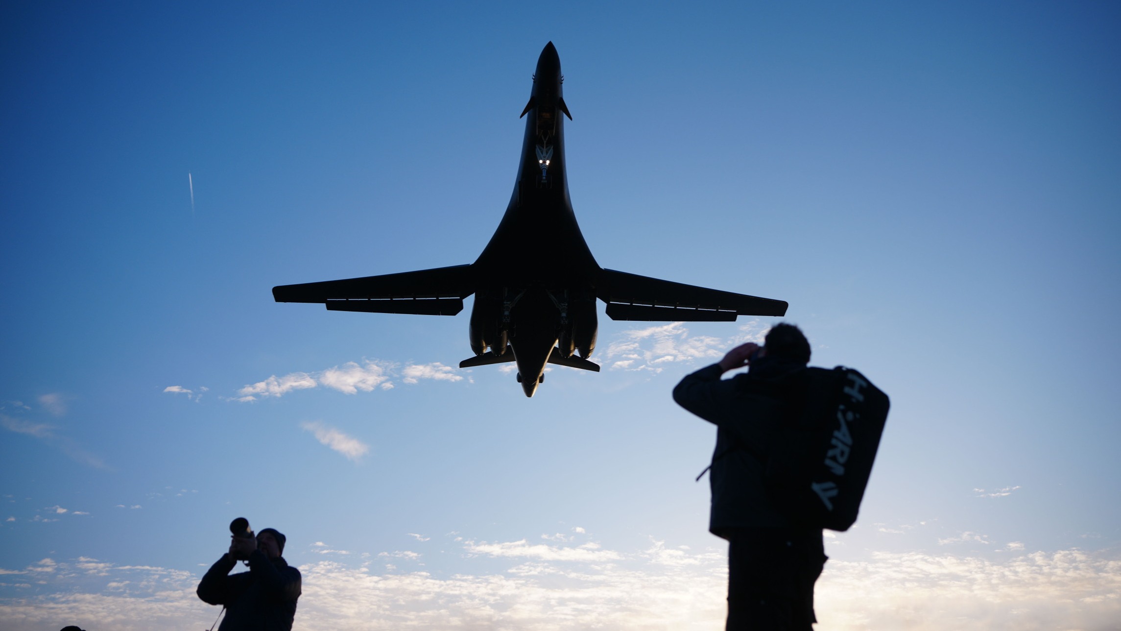 d1e00ek4ebabms.cloudfront.net image