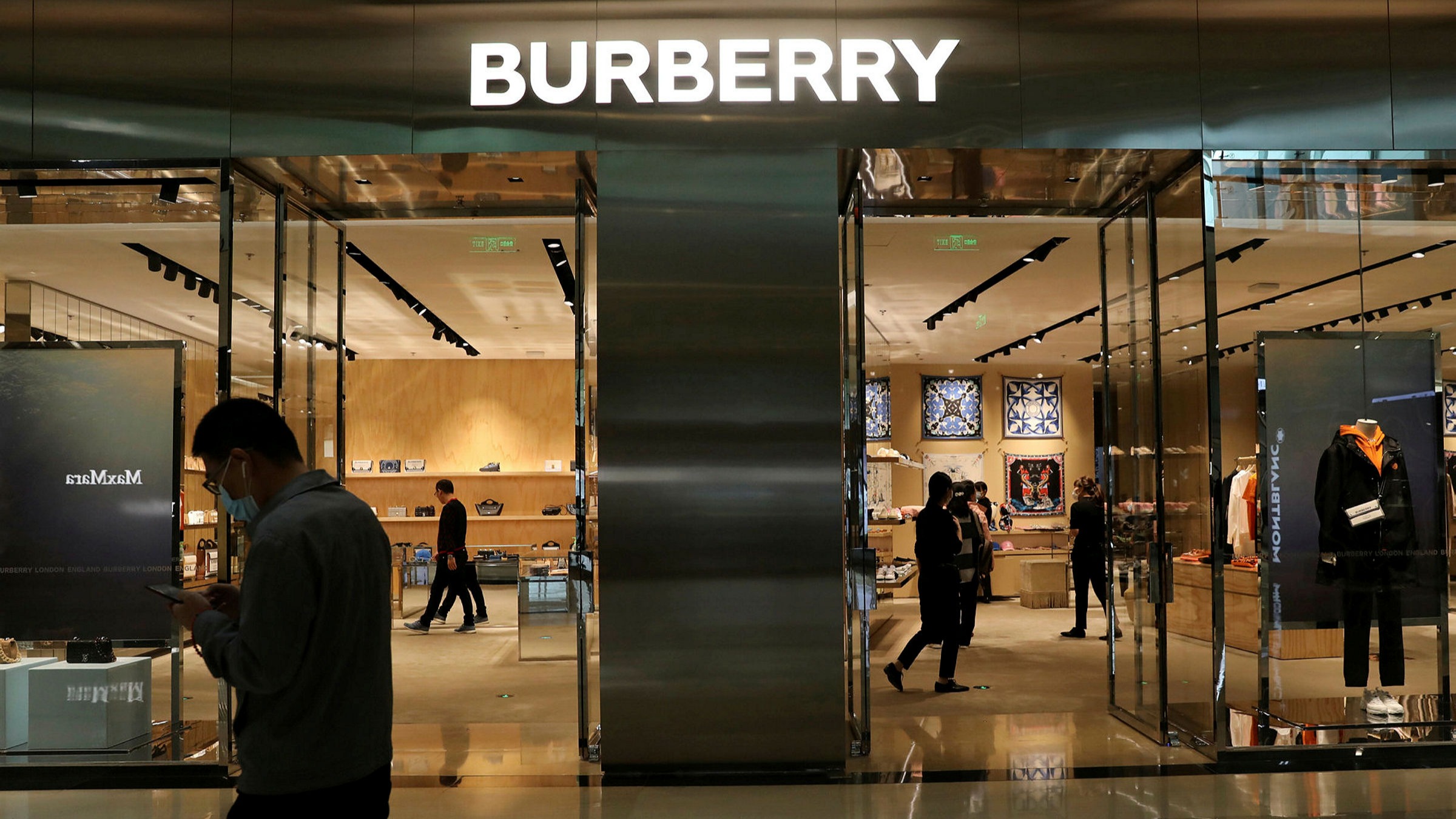 Burberry reinstates dividend as revenues start to recover | Financial Times