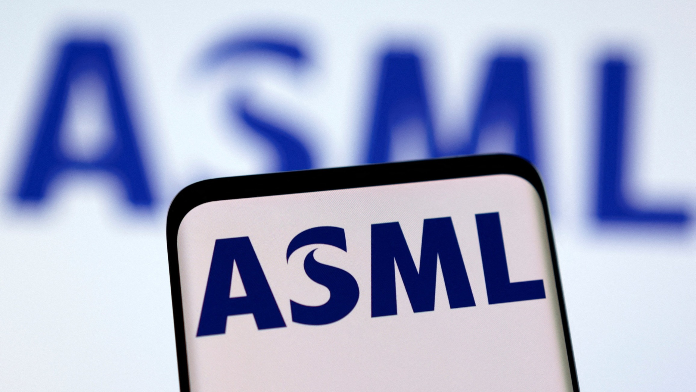 ASML chief calls for 'sensible' chip export controls from Dutch government