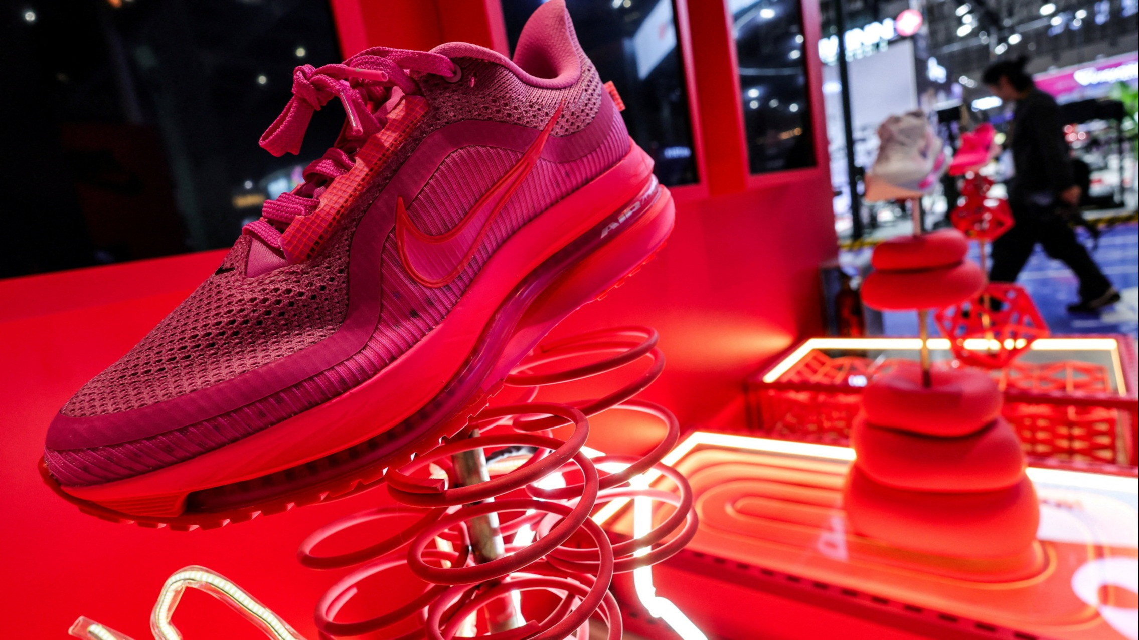 d1e00ek4ebabms.cloudfront.net image