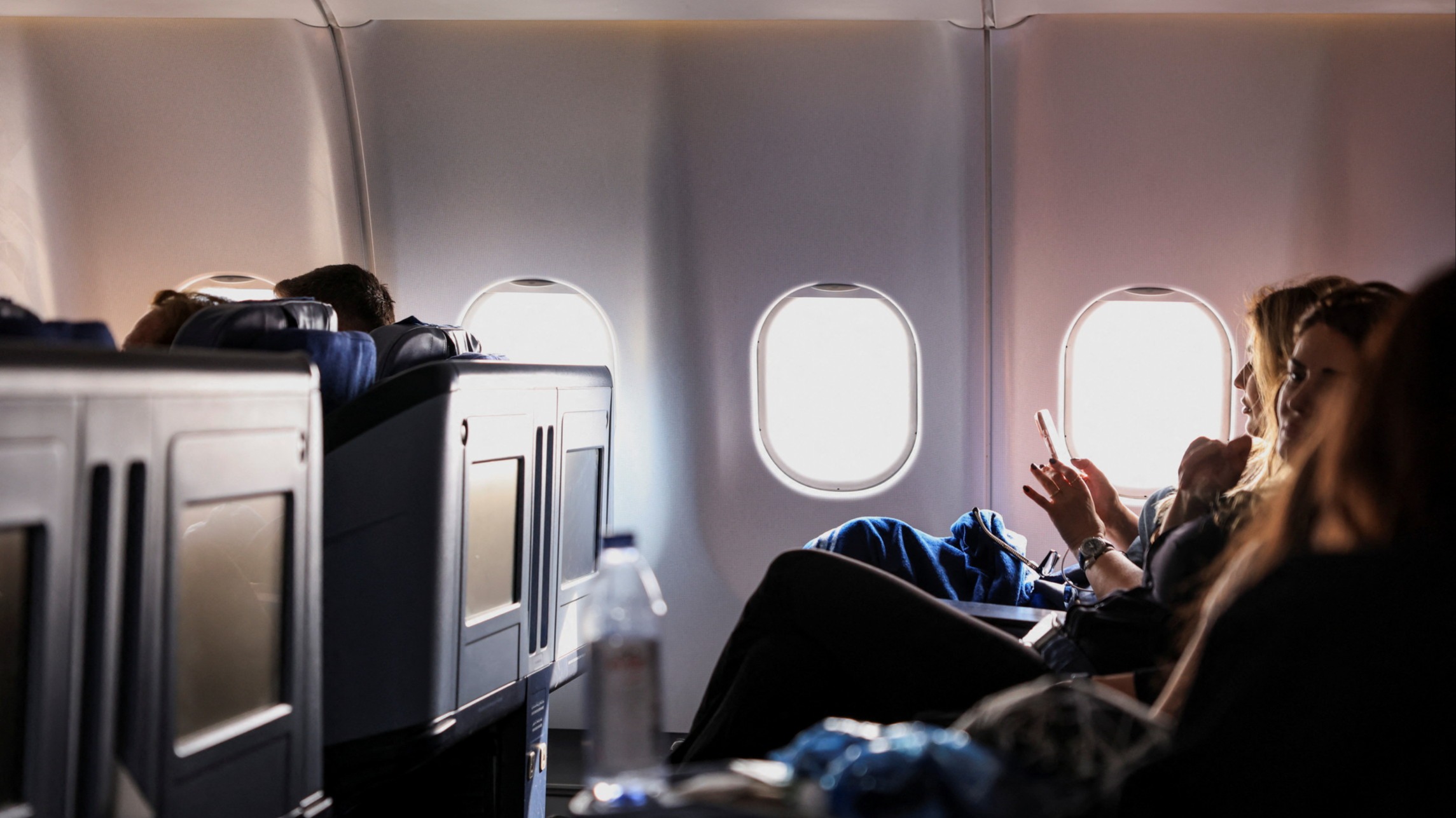 d1e00ek4ebabms.cloudfront.net image