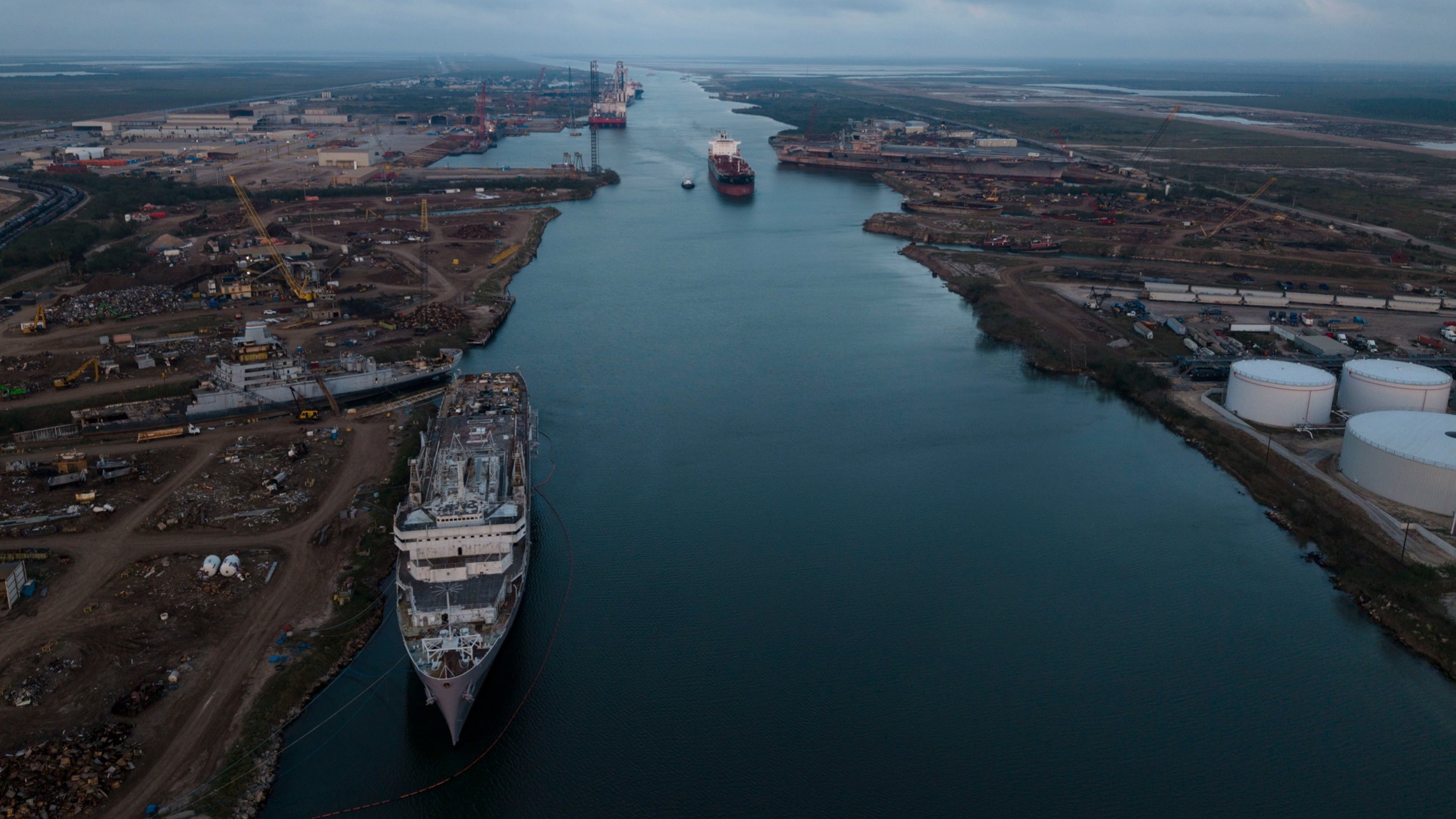 d1e00ek4ebabms.cloudfront.net image