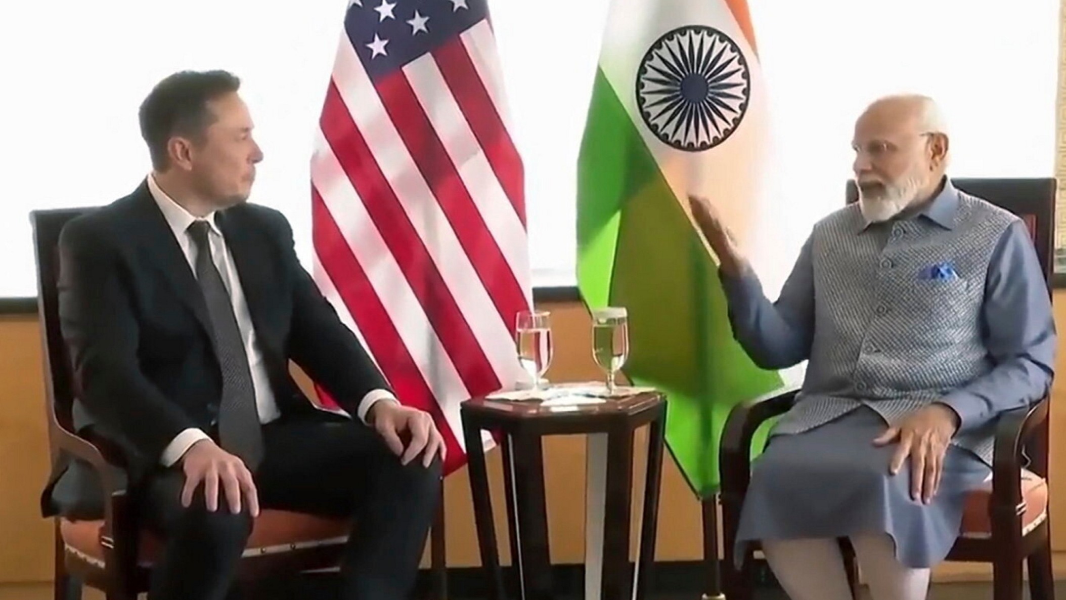 d1e00ek4ebabms.cloudfront.net image