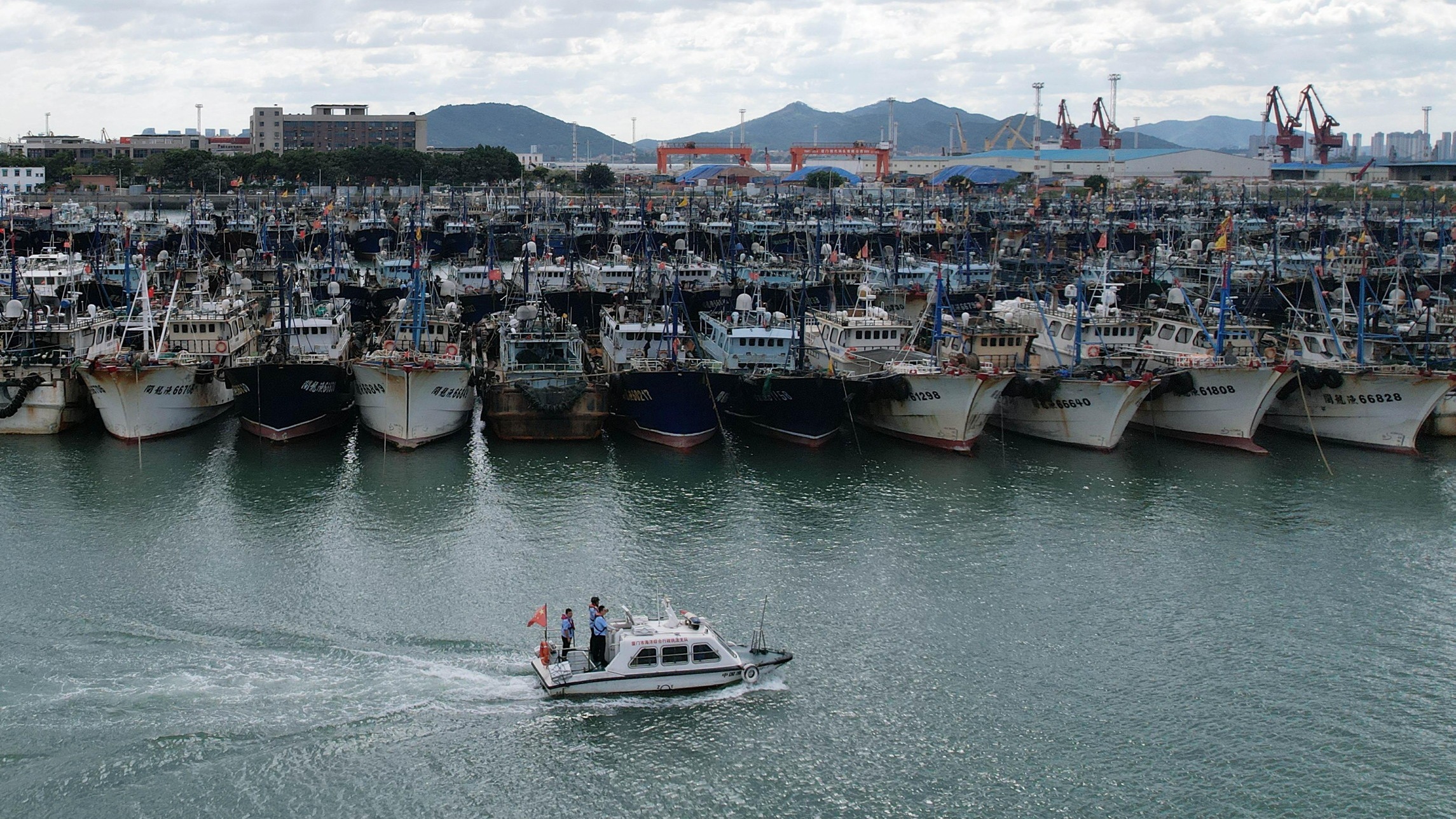 d1e00ek4ebabms.cloudfront.net image