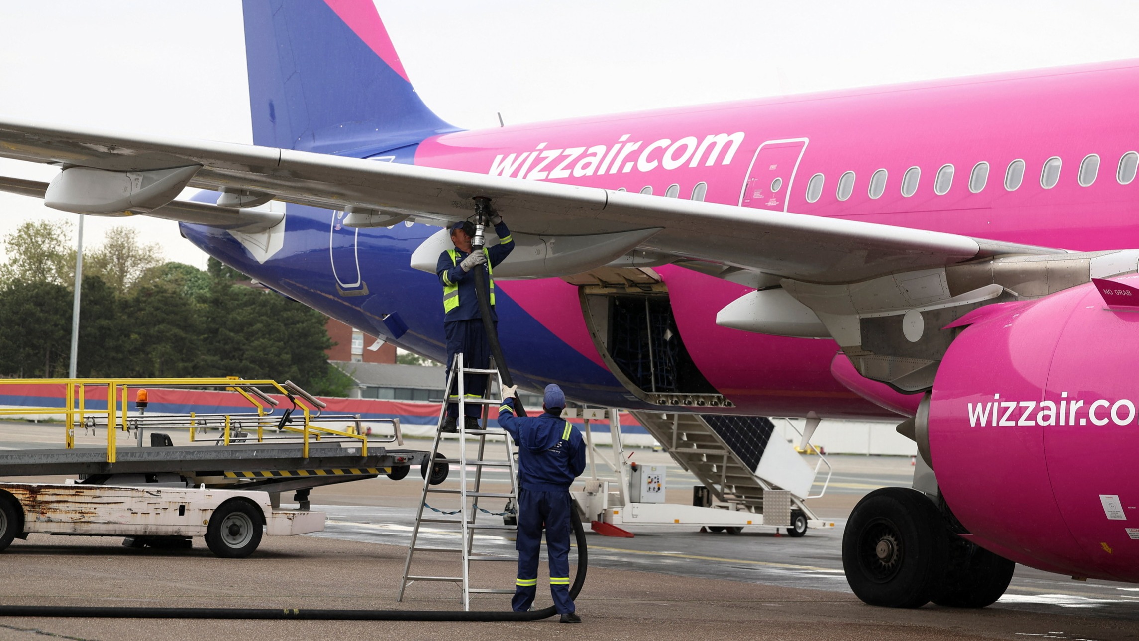 EU tells airlines to pay passengers for fuel-linked cancellations