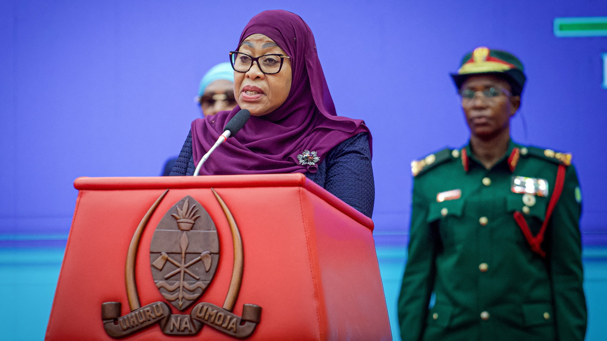 d1e00ek4ebabms.cloudfront.net image