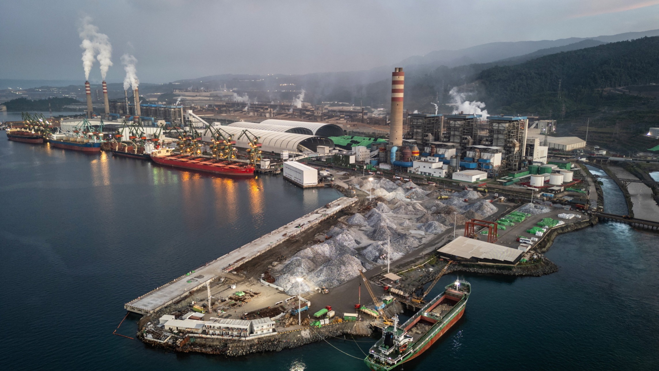 d1e00ek4ebabms.cloudfront.net image