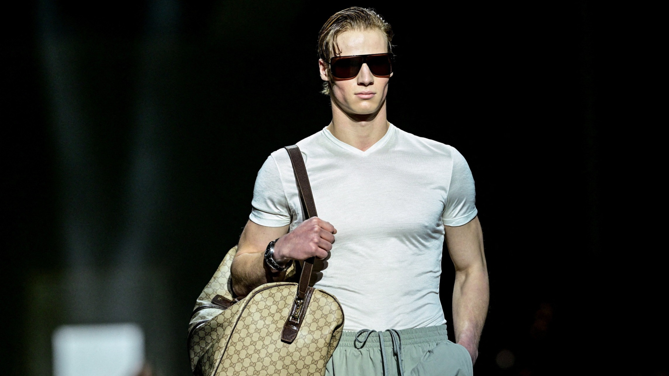 d1e00ek4ebabms.cloudfront.net image