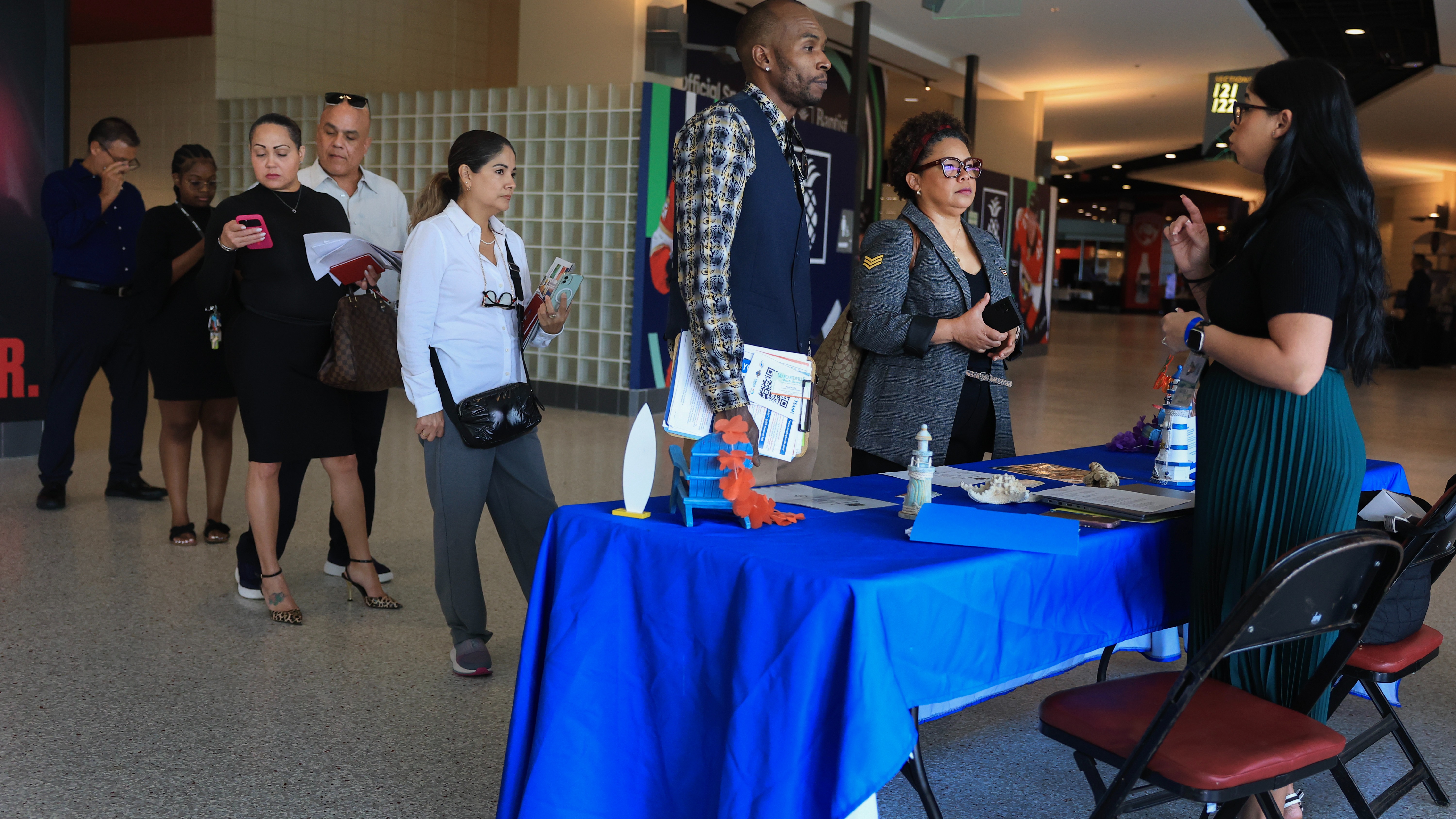 d1e00ek4ebabms.cloudfront.net image