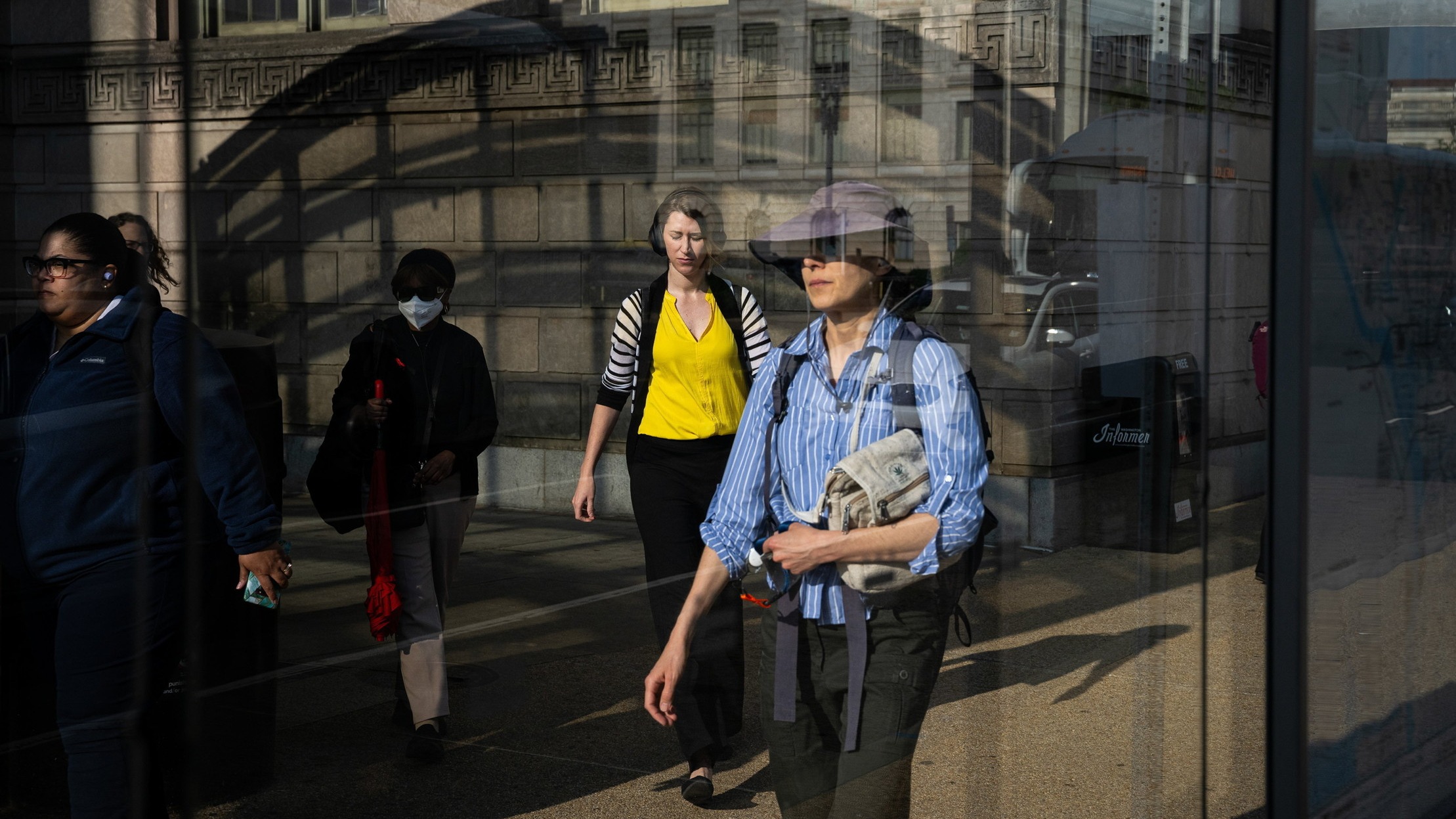 d1e00ek4ebabms.cloudfront.net image