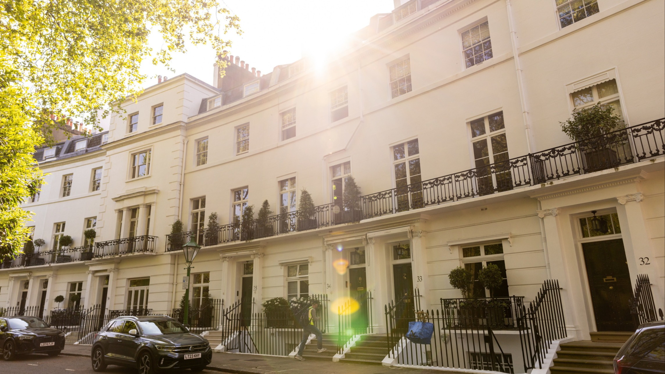 d1e00ek4ebabms.cloudfront.net image