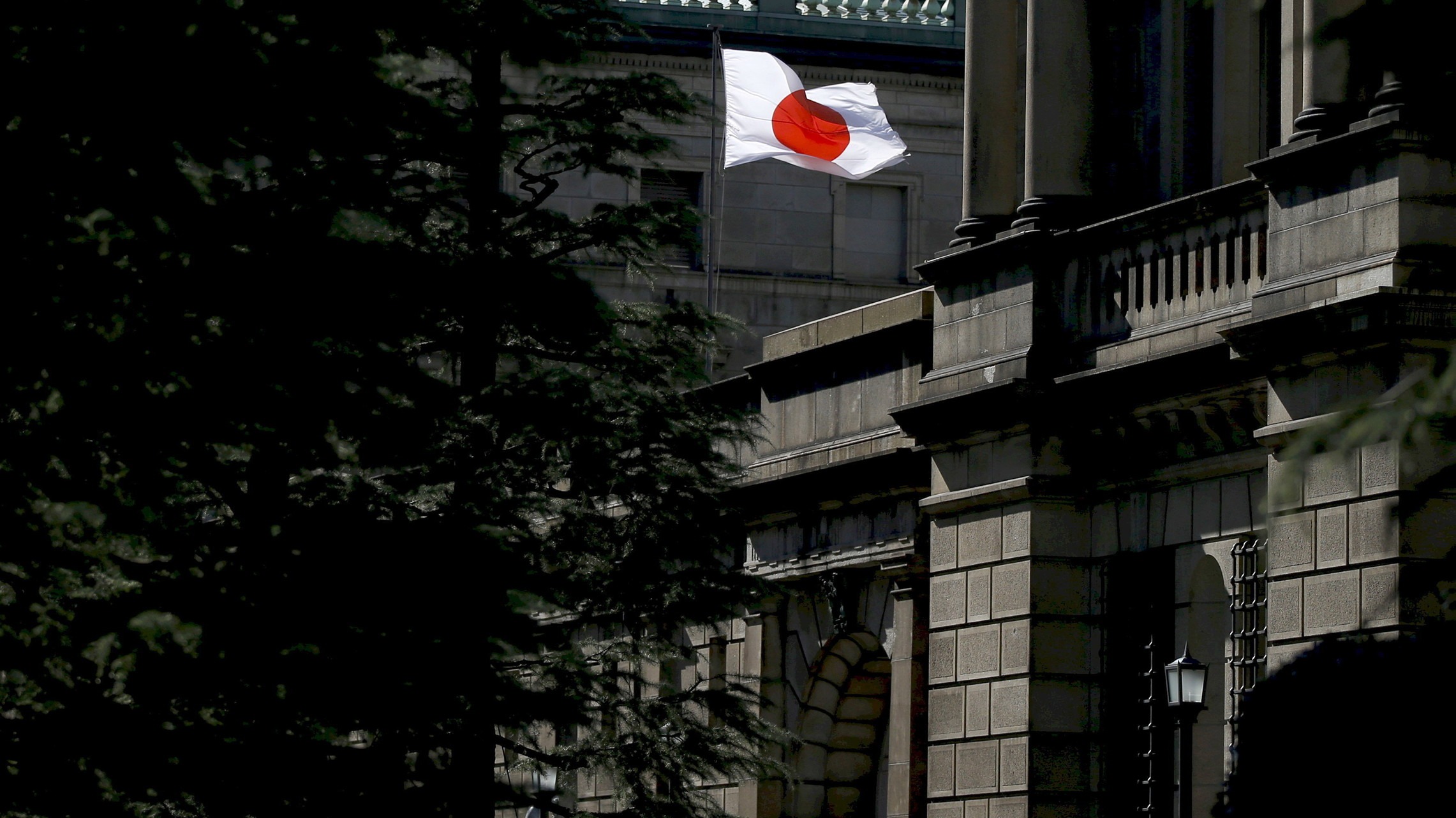 d1e00ek4ebabms.cloudfront.net image