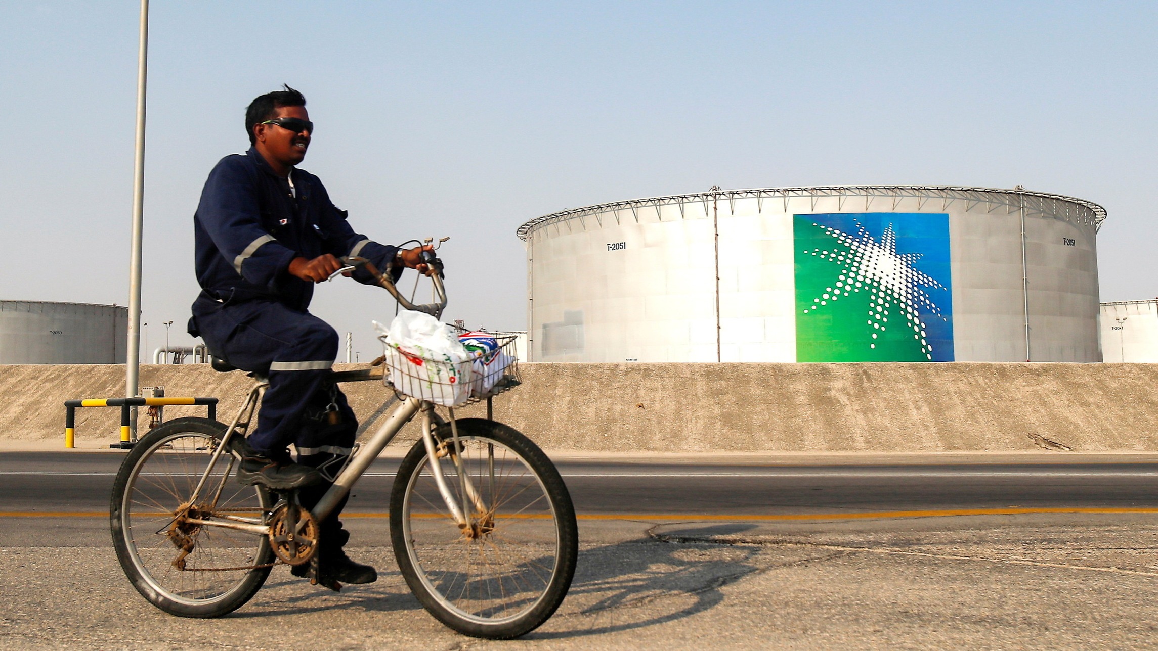 d1e00ek4ebabms.cloudfront.net image