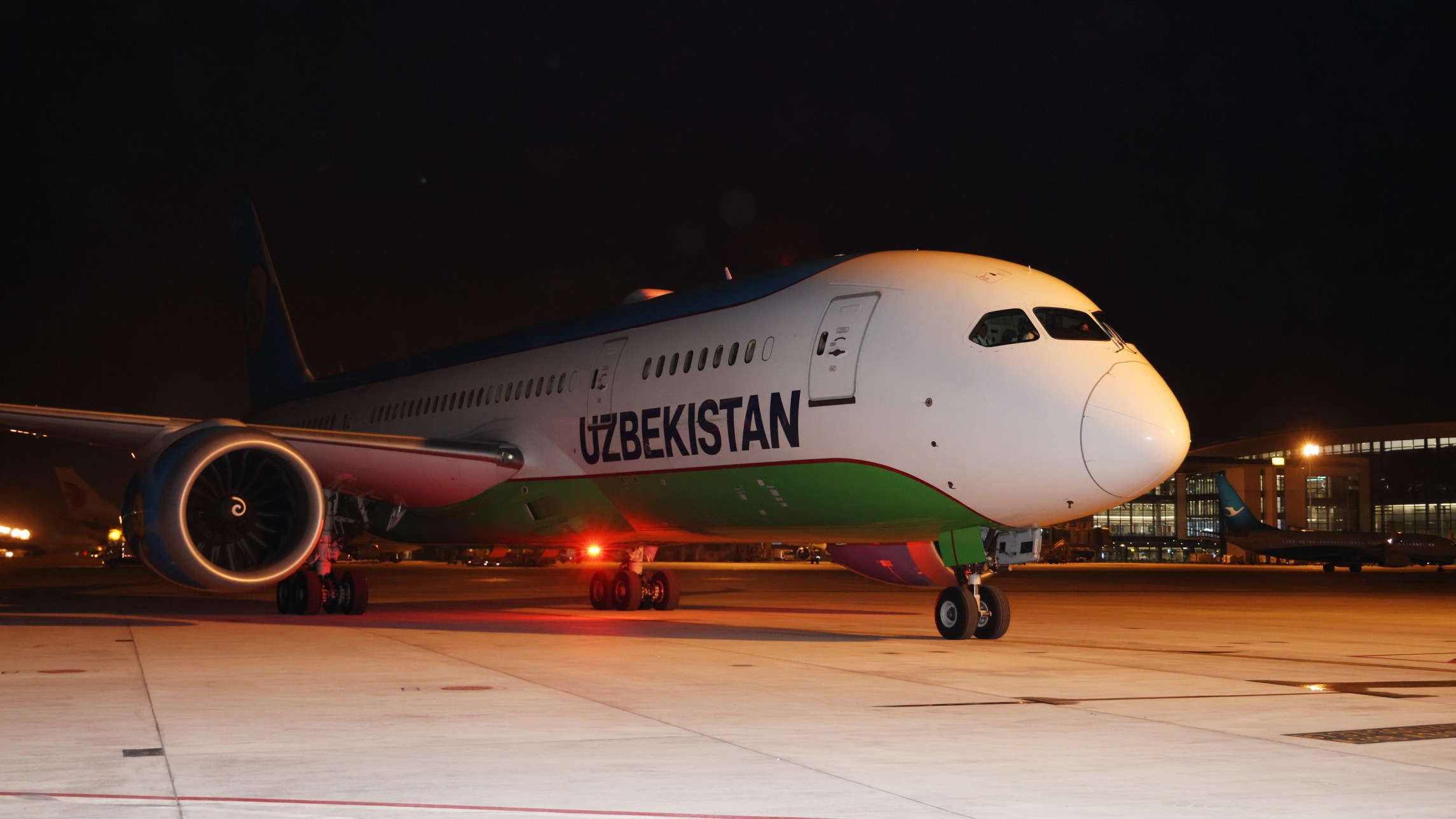 d1e00ek4ebabms.cloudfront.net image