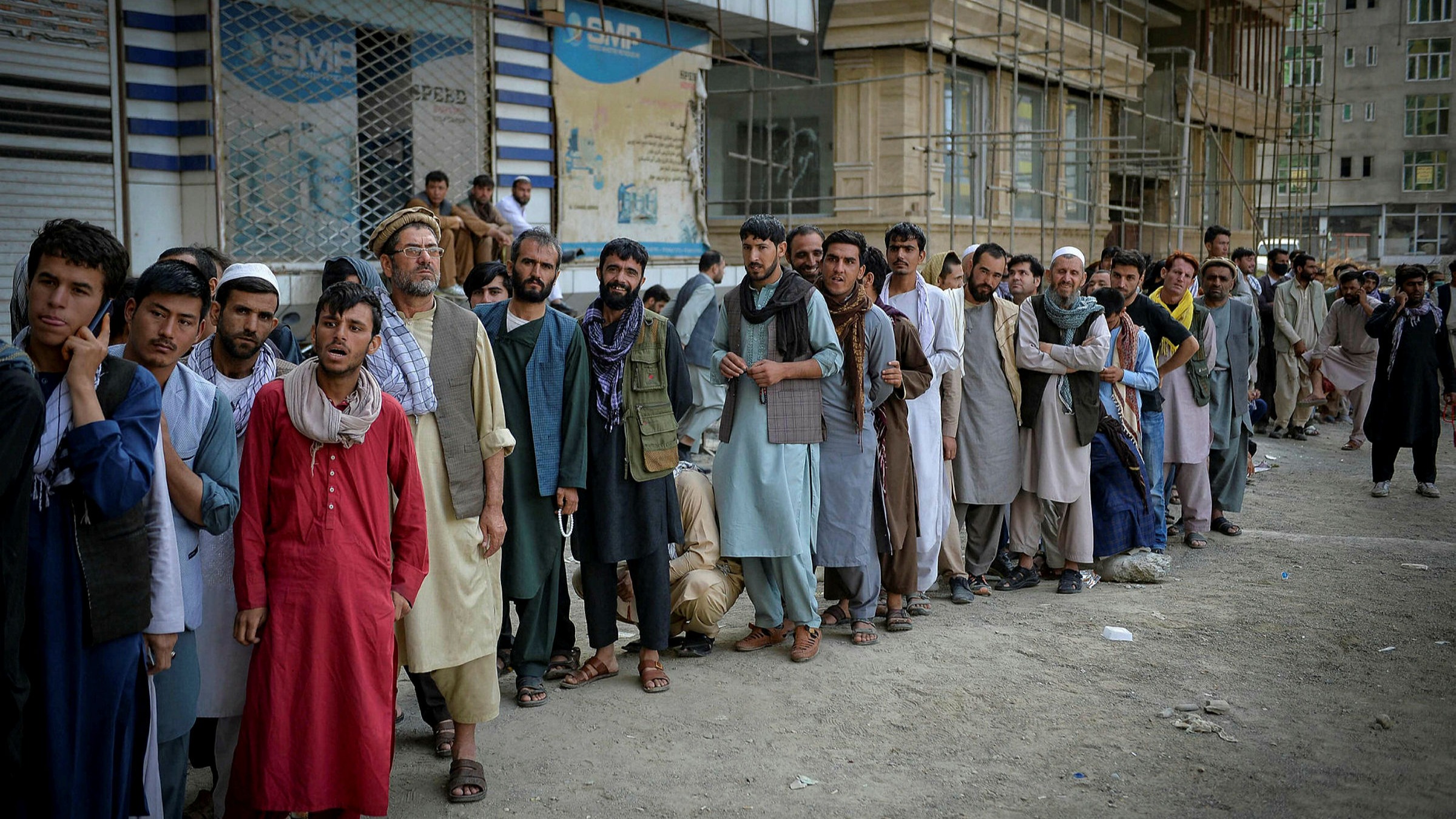 Taliban celebrates victory as Afghans face bank runs and food shortages | Financial Times
