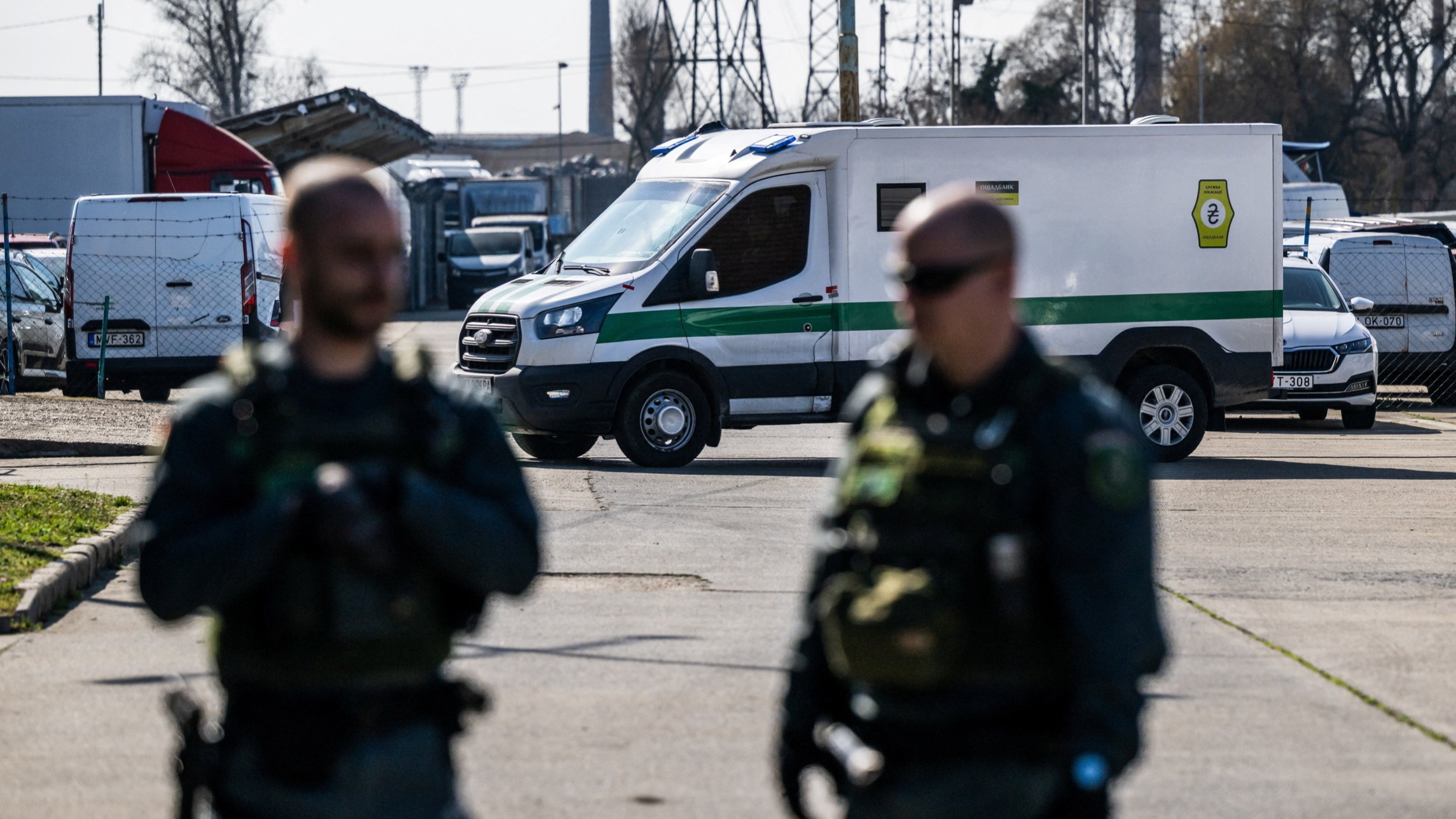 d1e00ek4ebabms.cloudfront.net image