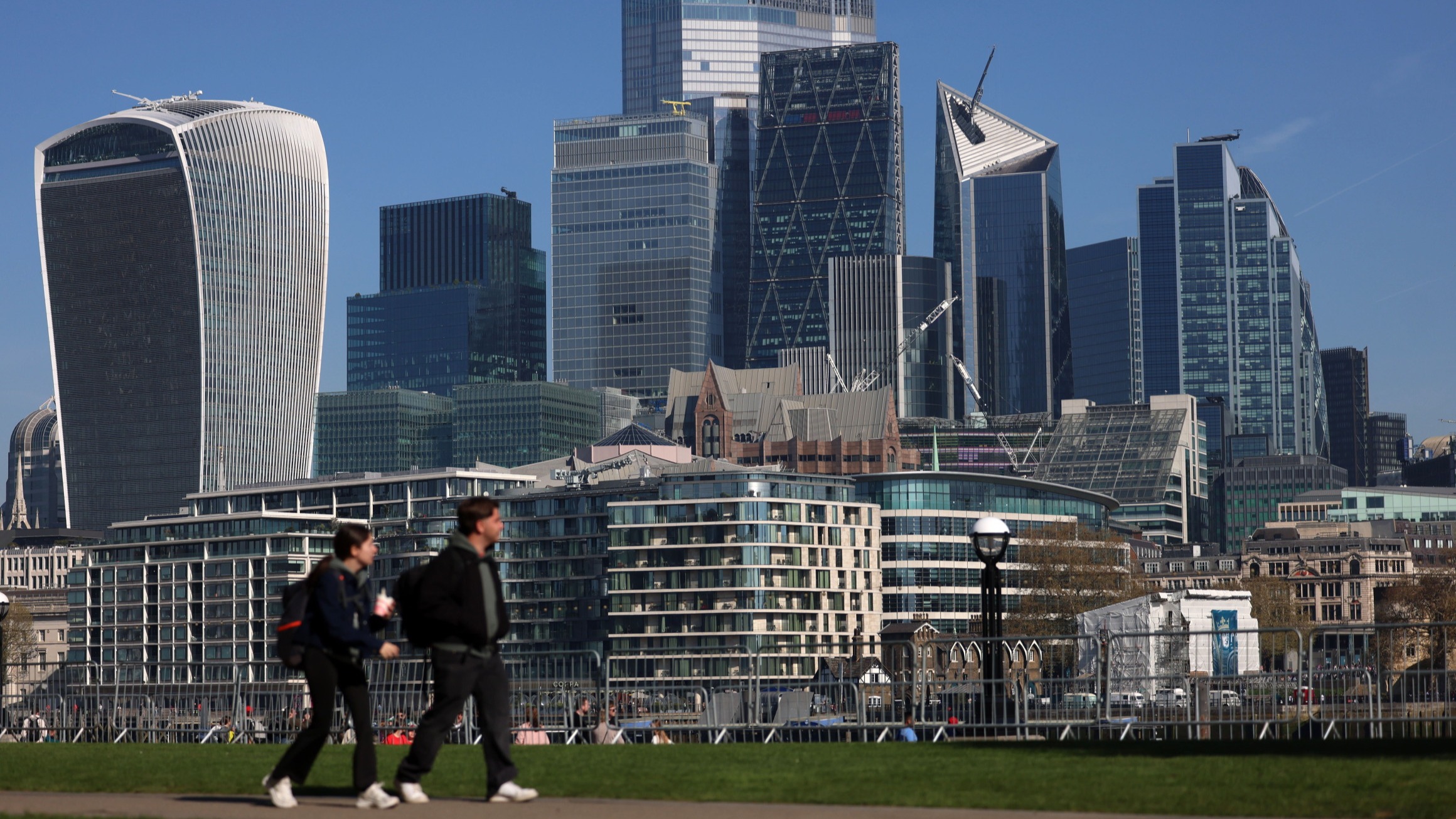 d1e00ek4ebabms.cloudfront.net image