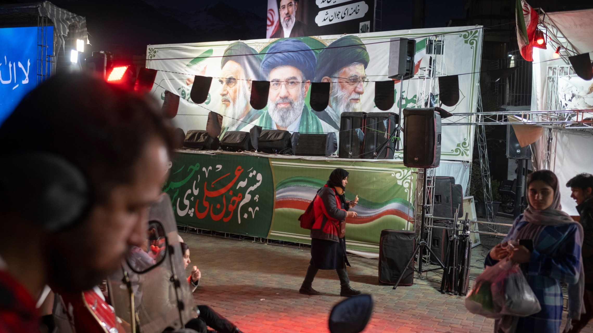 d1e00ek4ebabms.cloudfront.net image