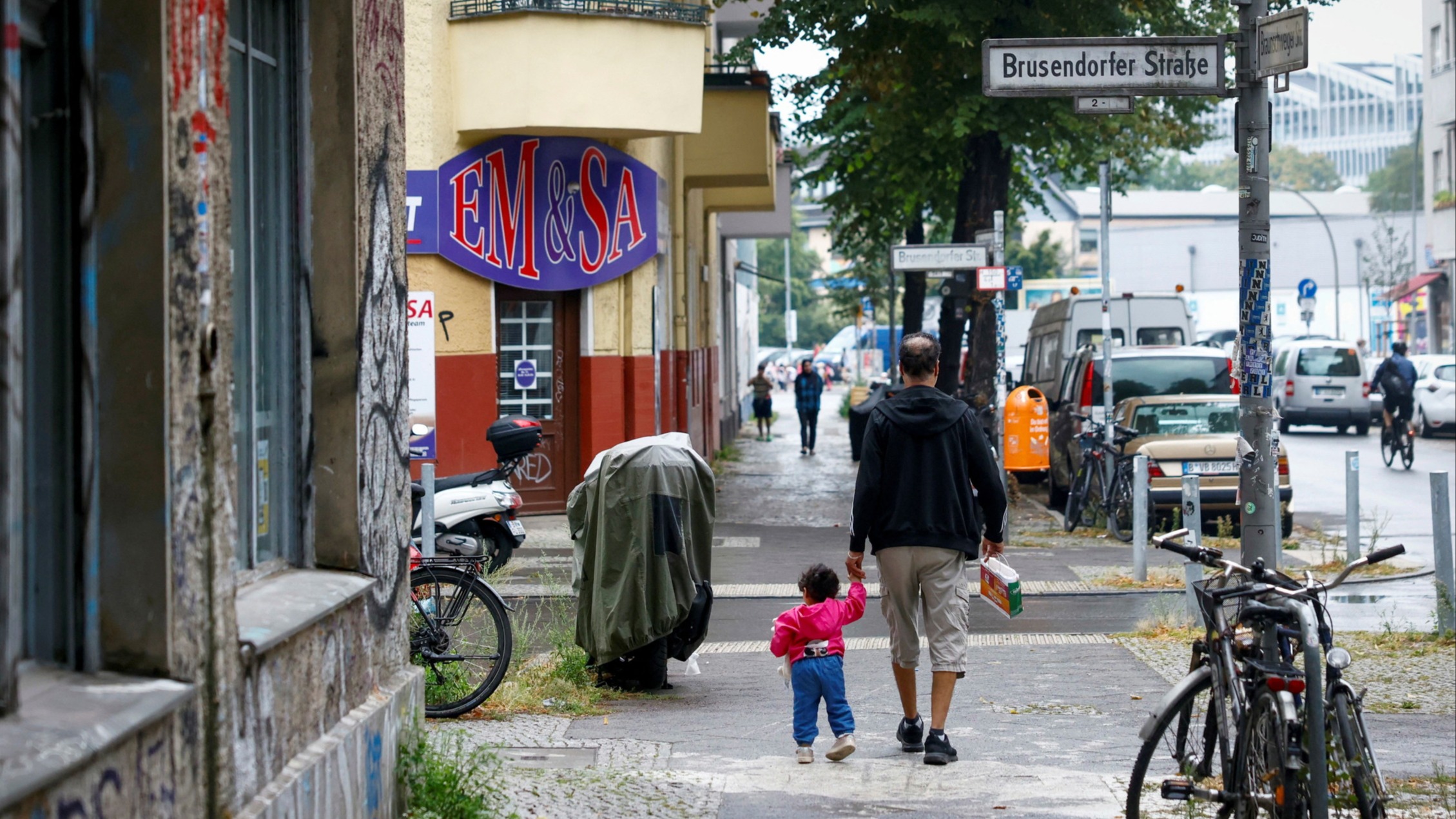 d1e00ek4ebabms.cloudfront.net image