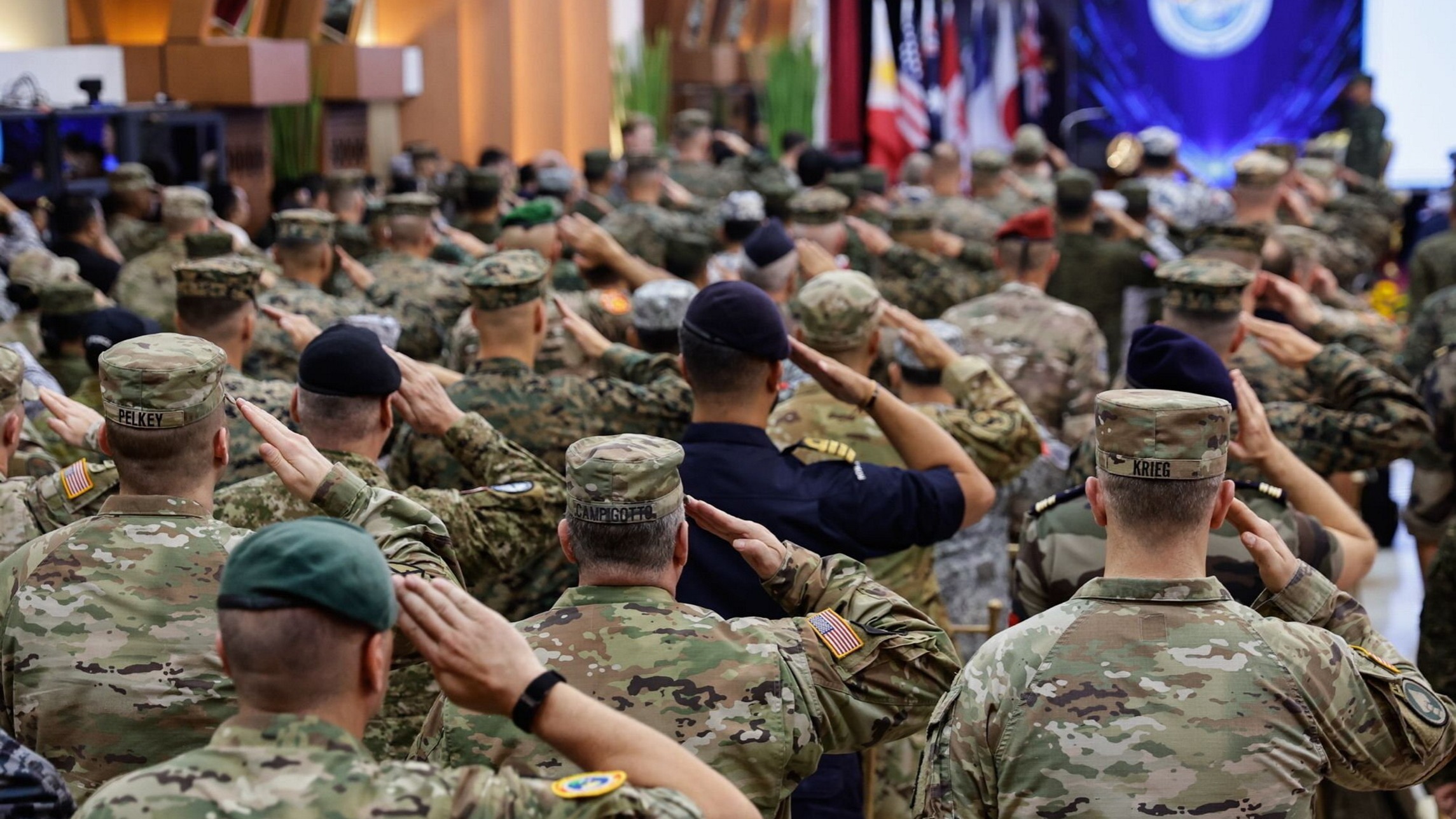 d1e00ek4ebabms.cloudfront.net image