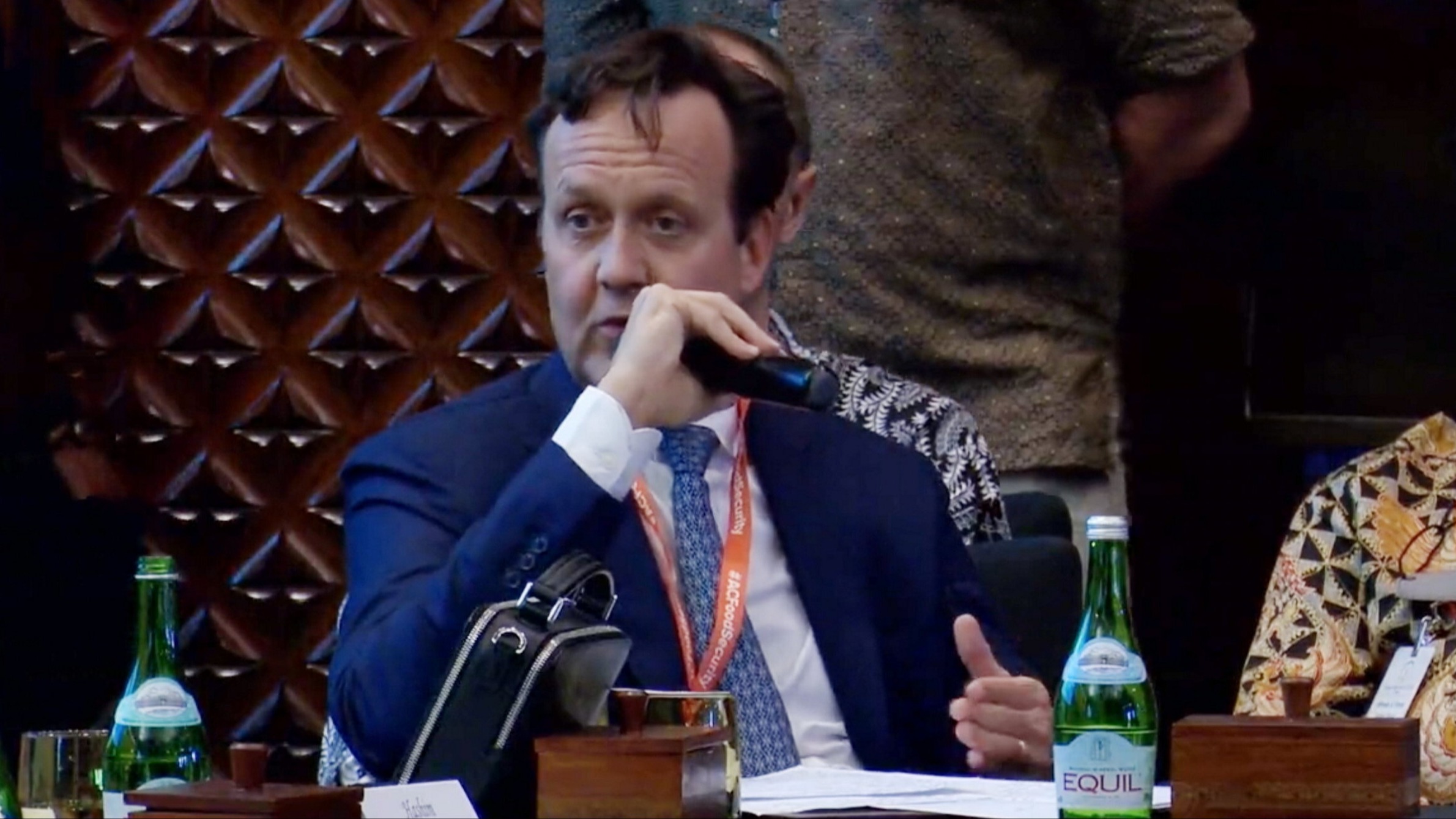 d1e00ek4ebabms.cloudfront.net image