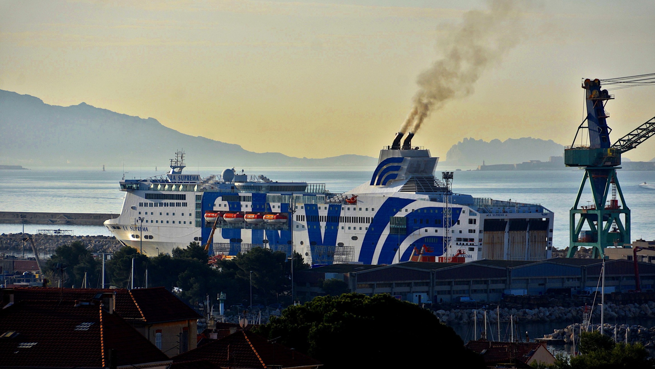 d1e00ek4ebabms.cloudfront.net image