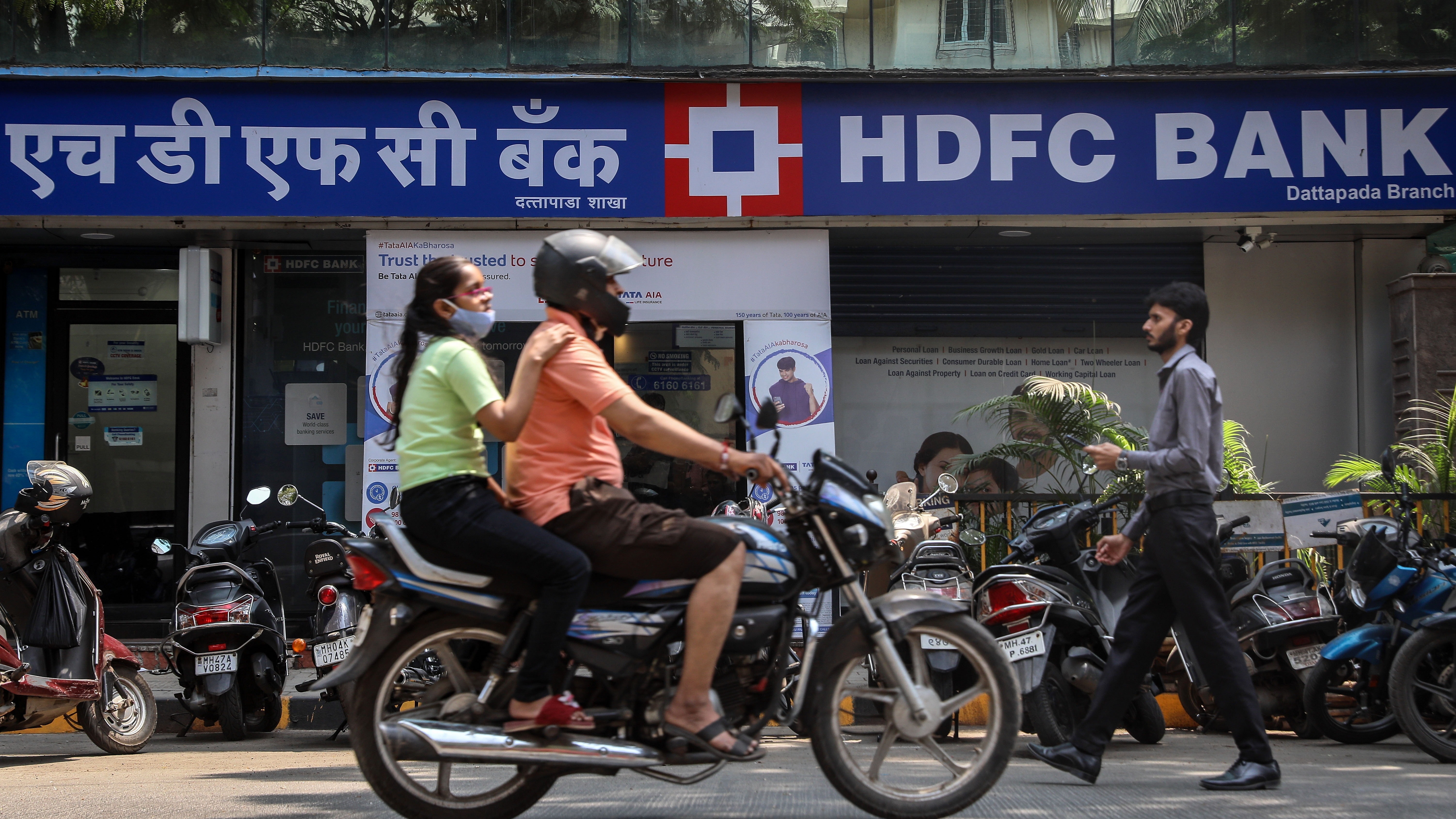 d1e00ek4ebabms.cloudfront.net image