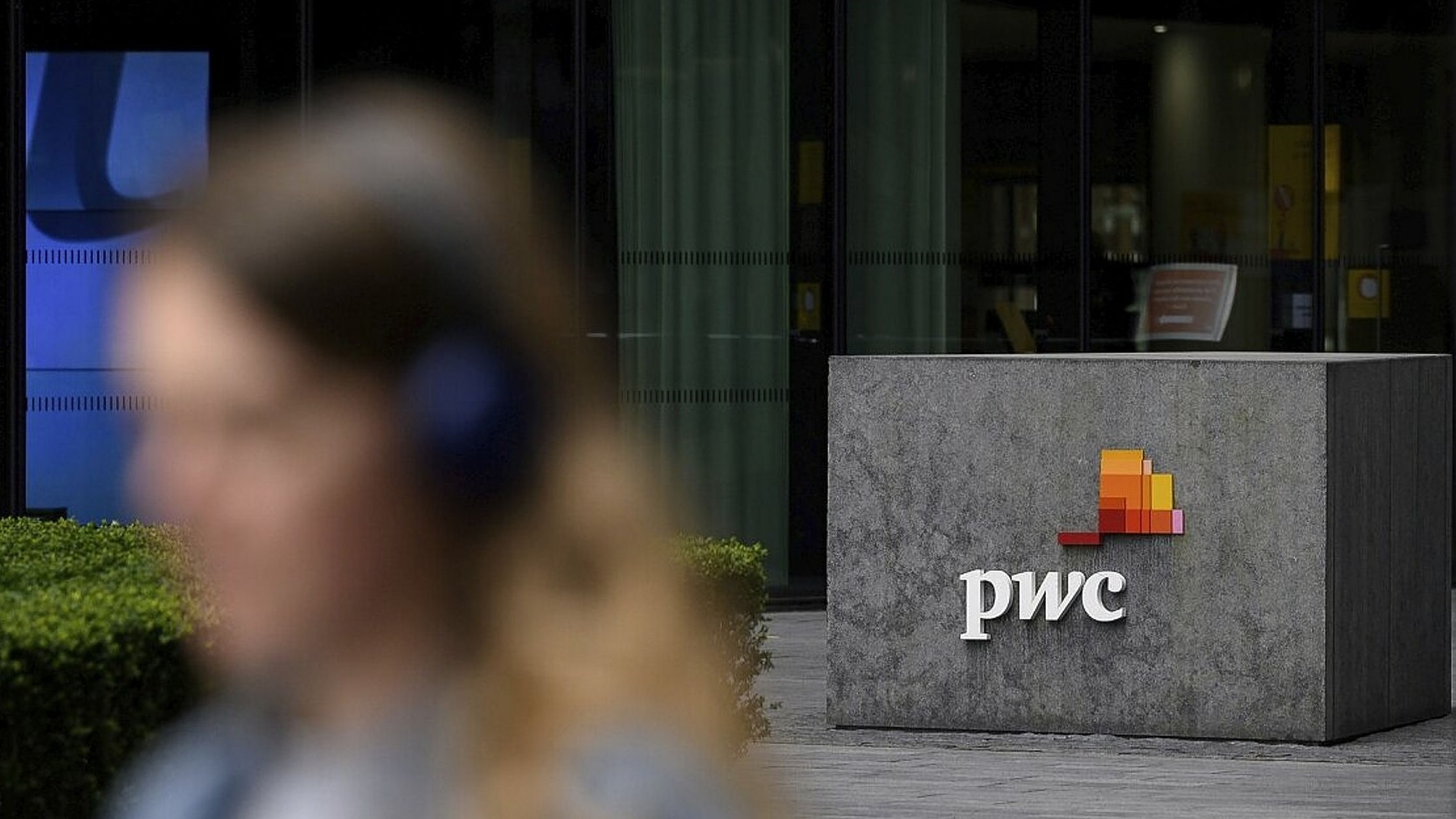 average-pay-for-pwc-s-uk-partners-tops-1mn-for-first-time-financial-times