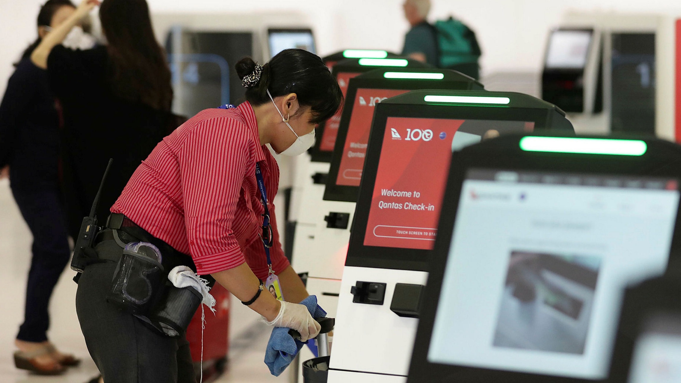 qantas delayed baggage