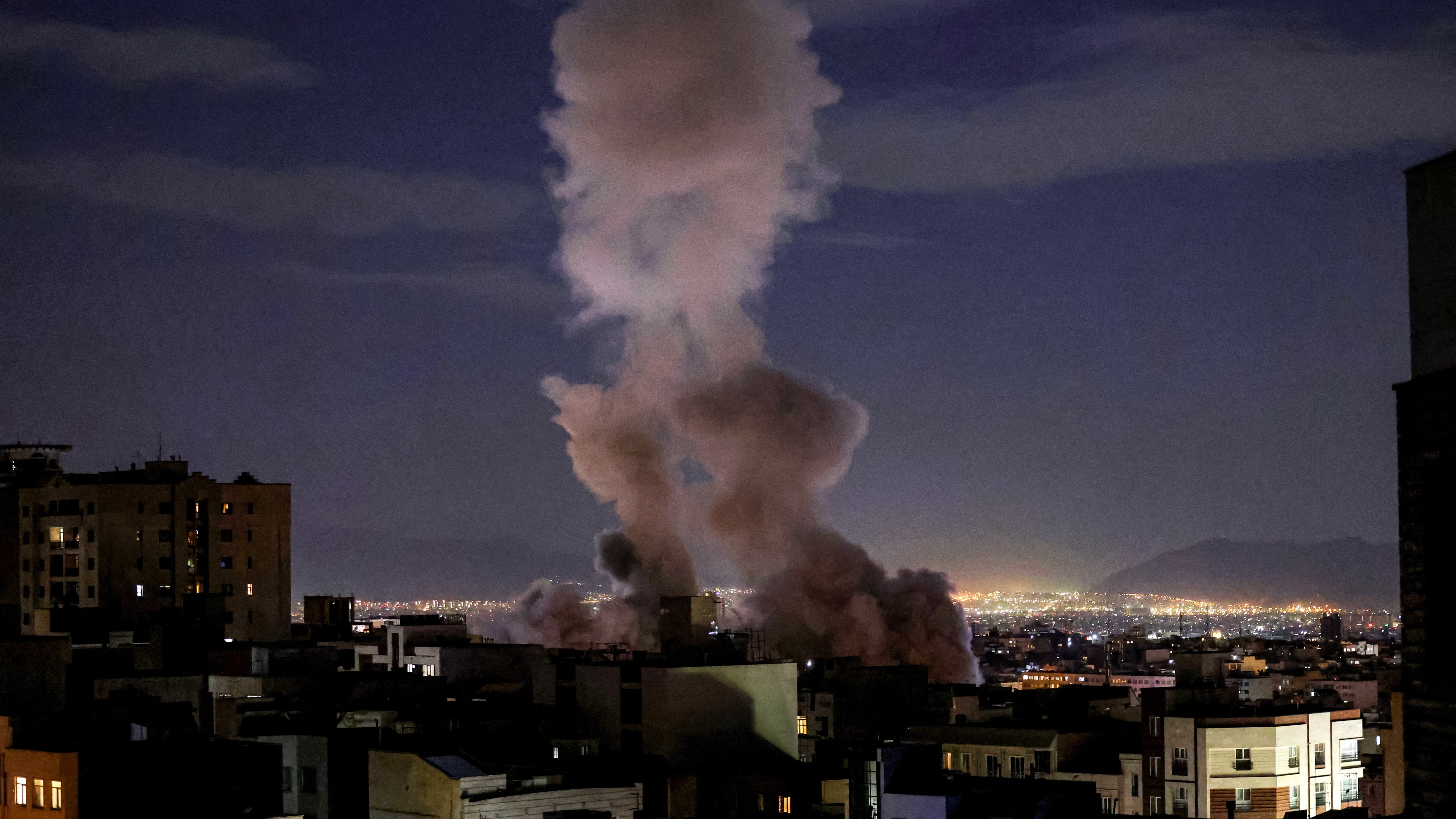 d1e00ek4ebabms.cloudfront.net image