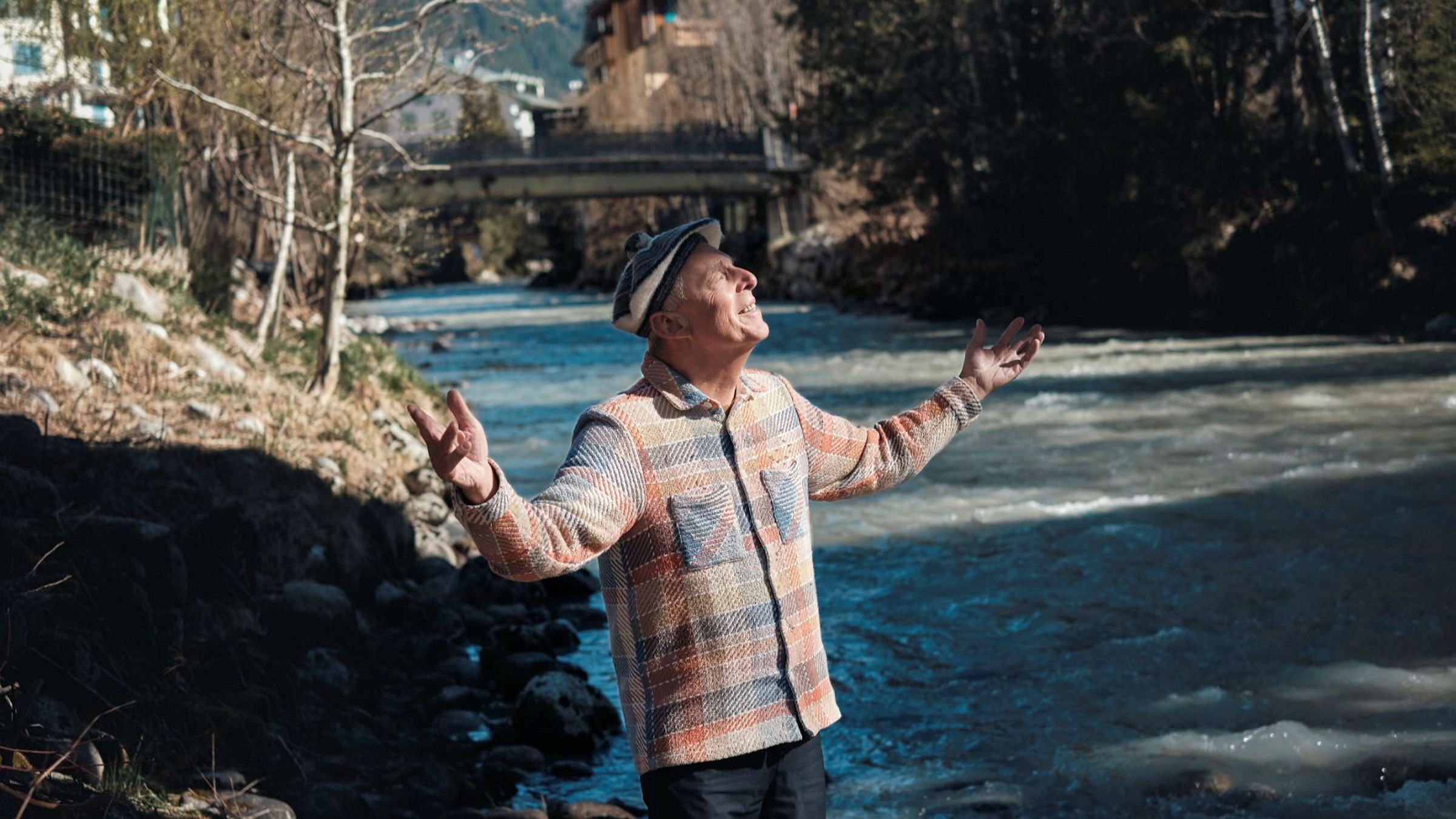 d1e00ek4ebabms.cloudfront.net image